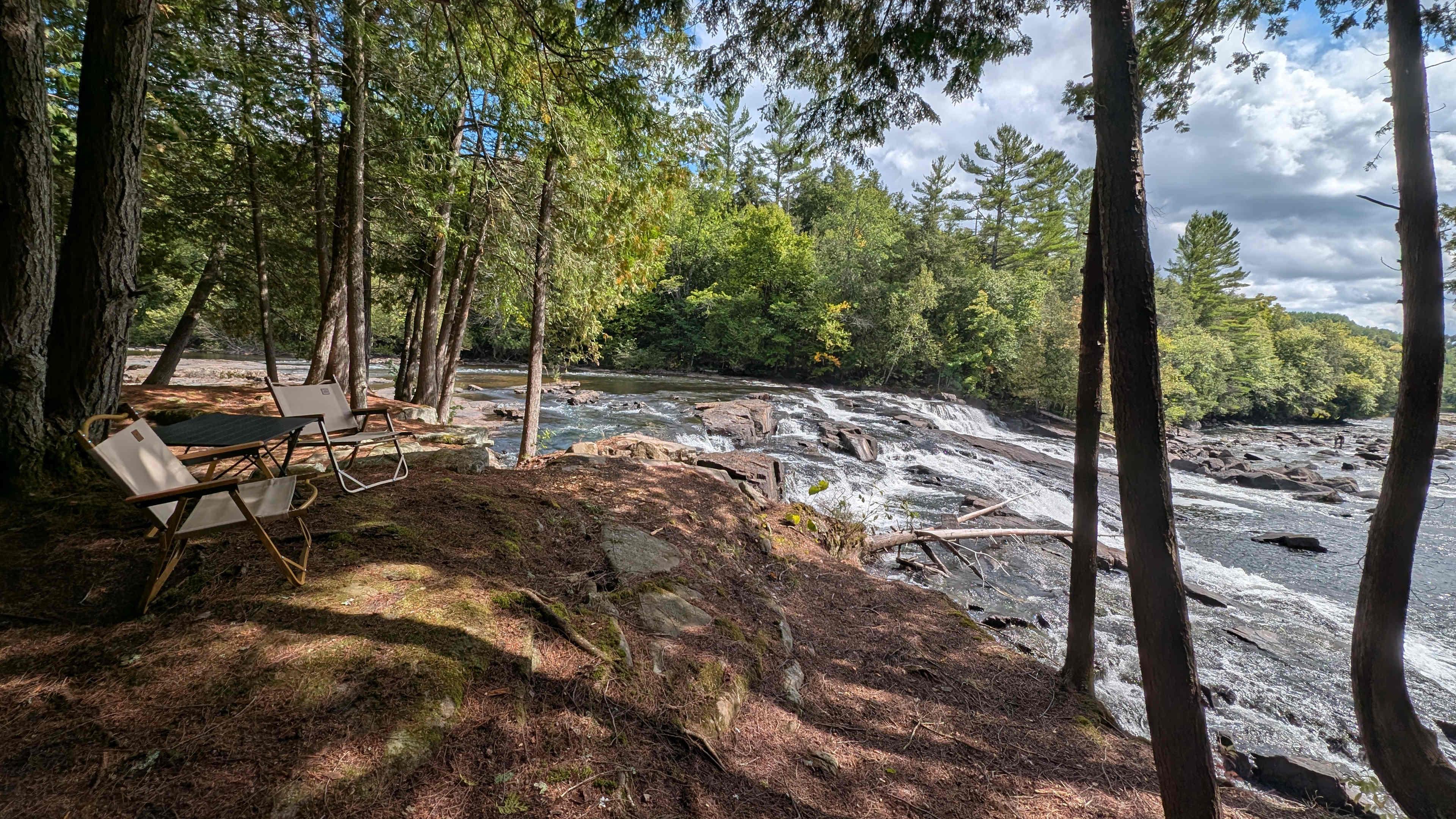 Domaine Lockbøw | Private Waterfall