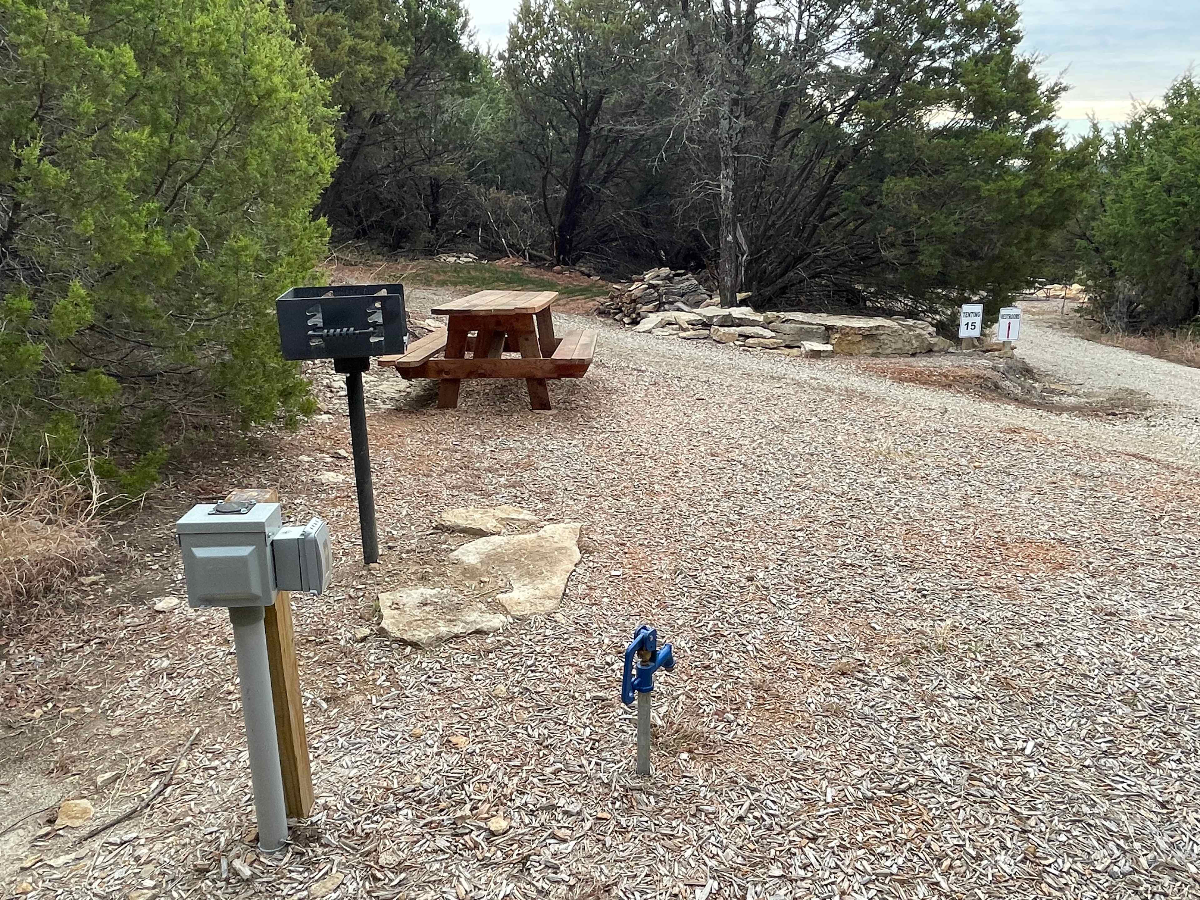 Lake Godstone™ Lodging and Camping