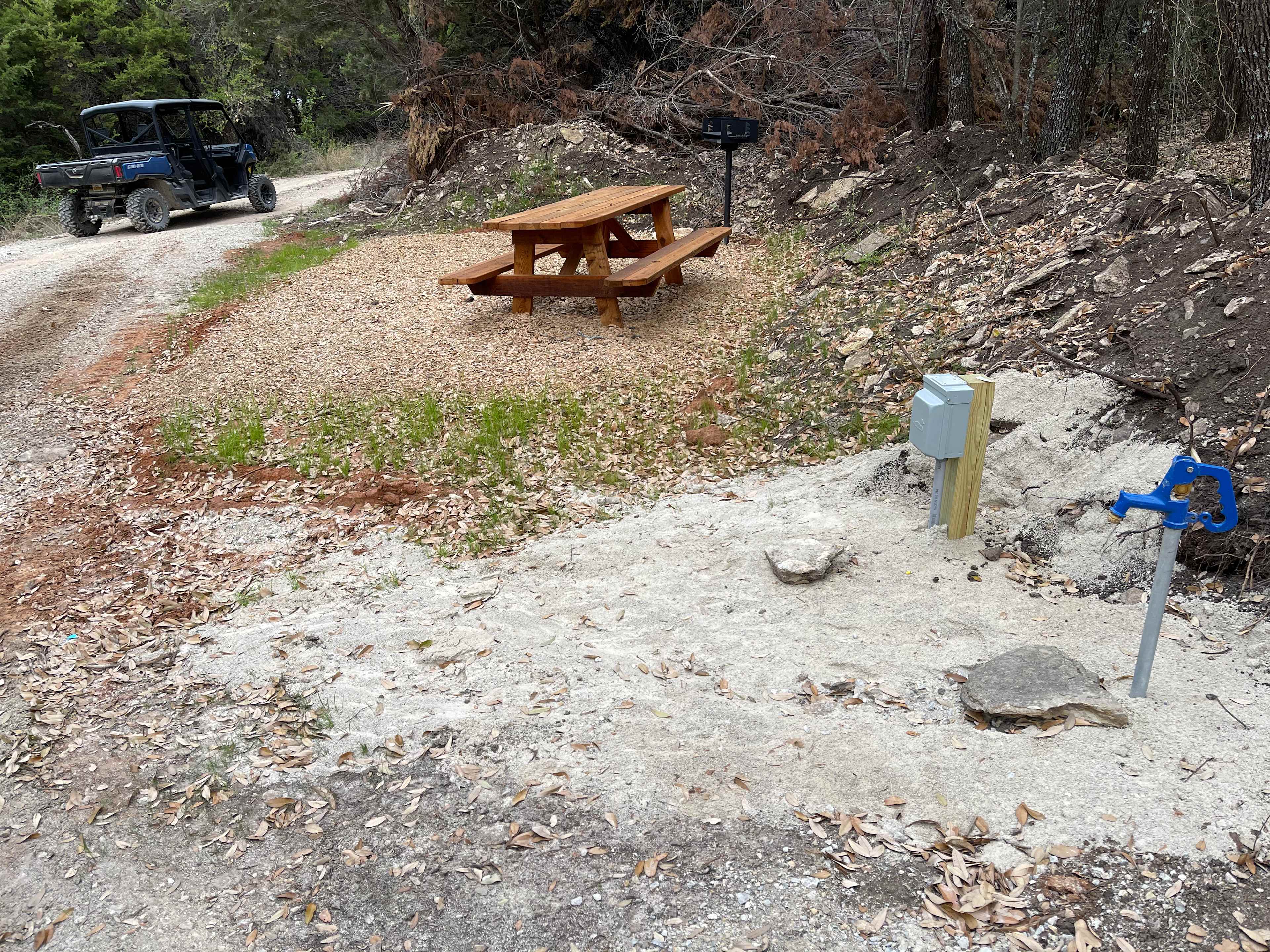 Lake Godstone™ Lodging and Camping