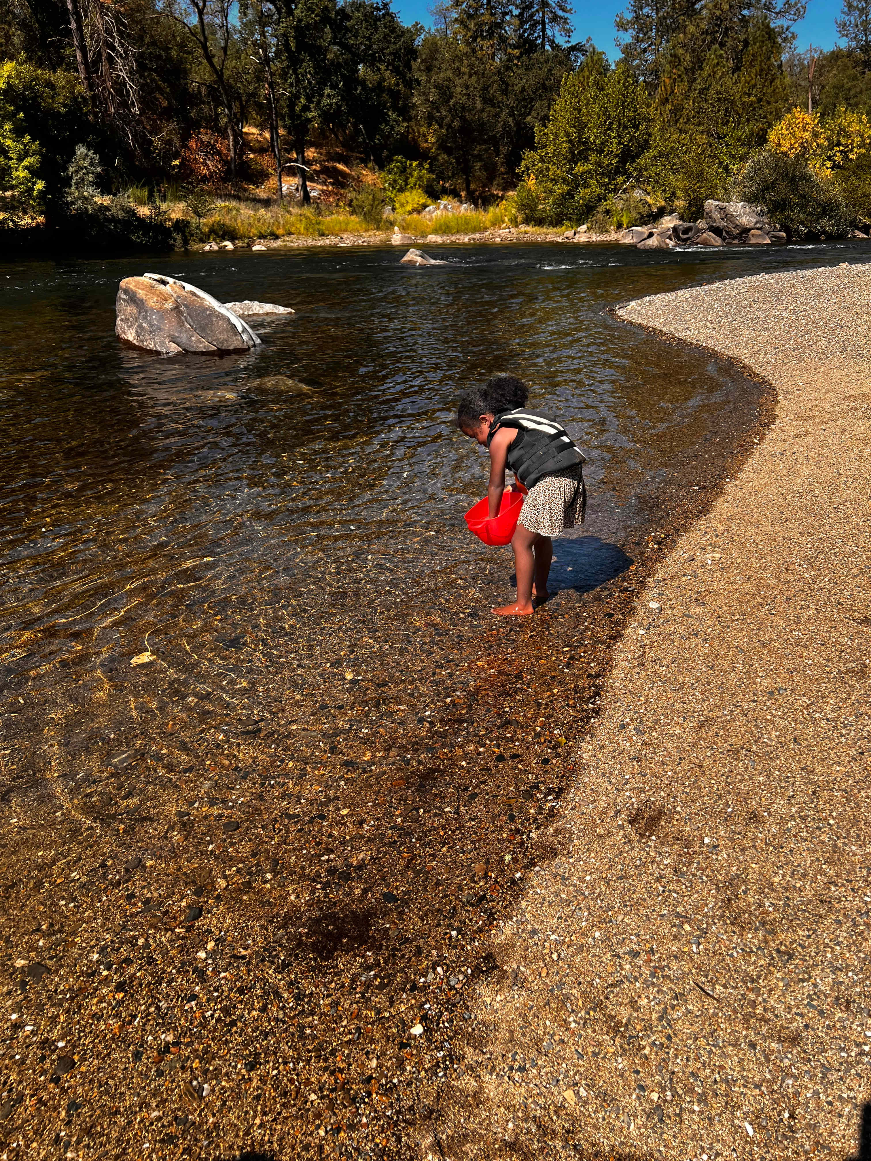 Short walk to the river with a calm spot, safe for supervised kids