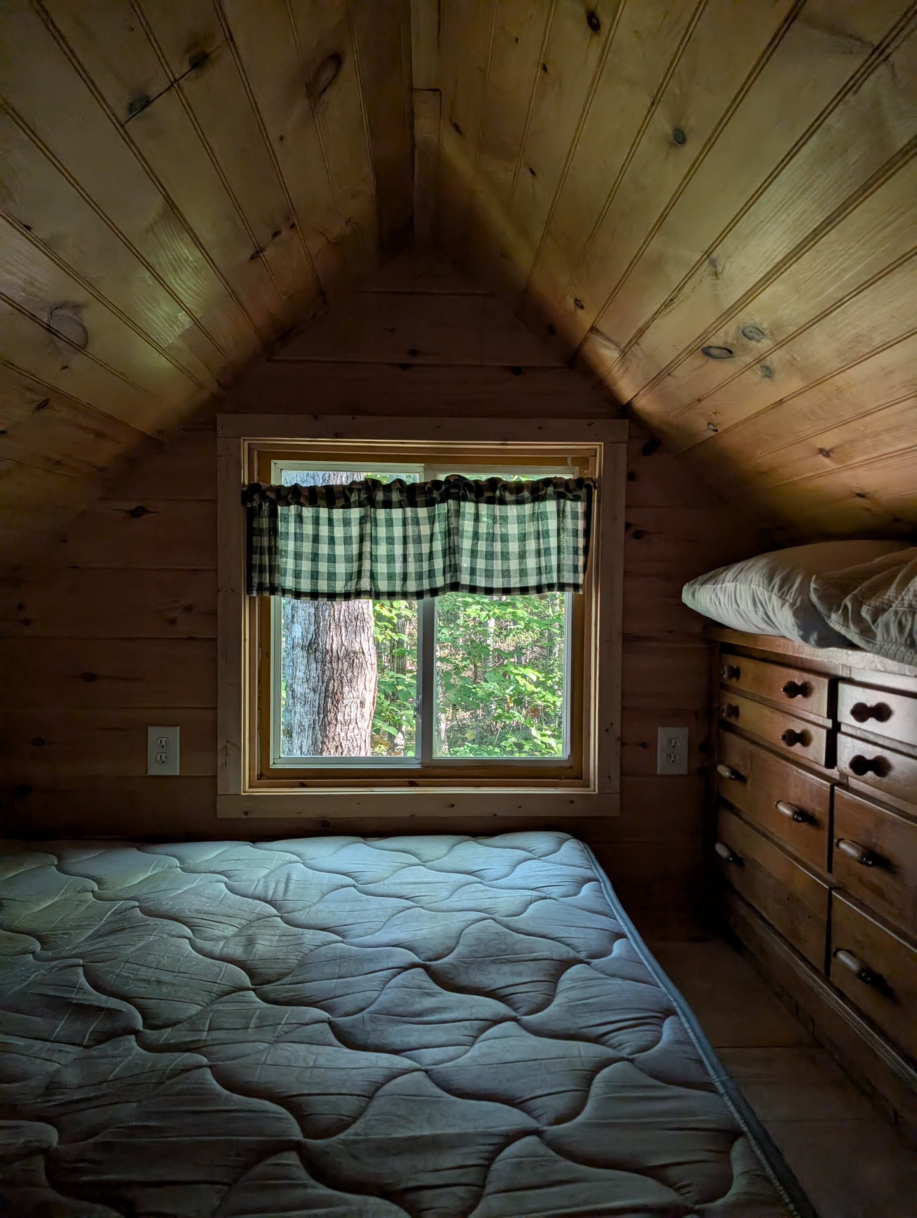 Sleeping loft, bring QUEEN 👑 sized sheets! 
