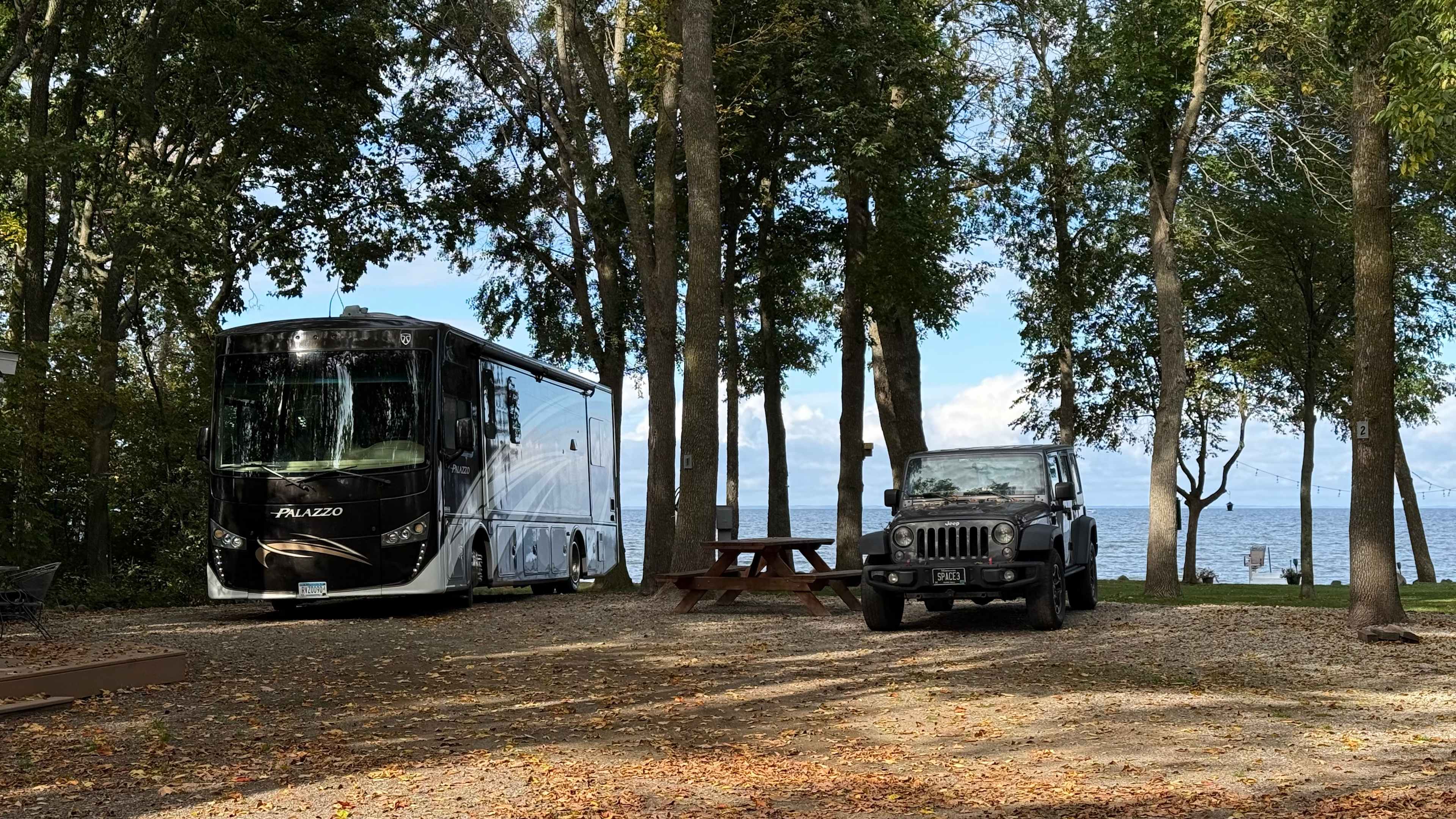 SOL VIND - Lakeside Camping Retreat