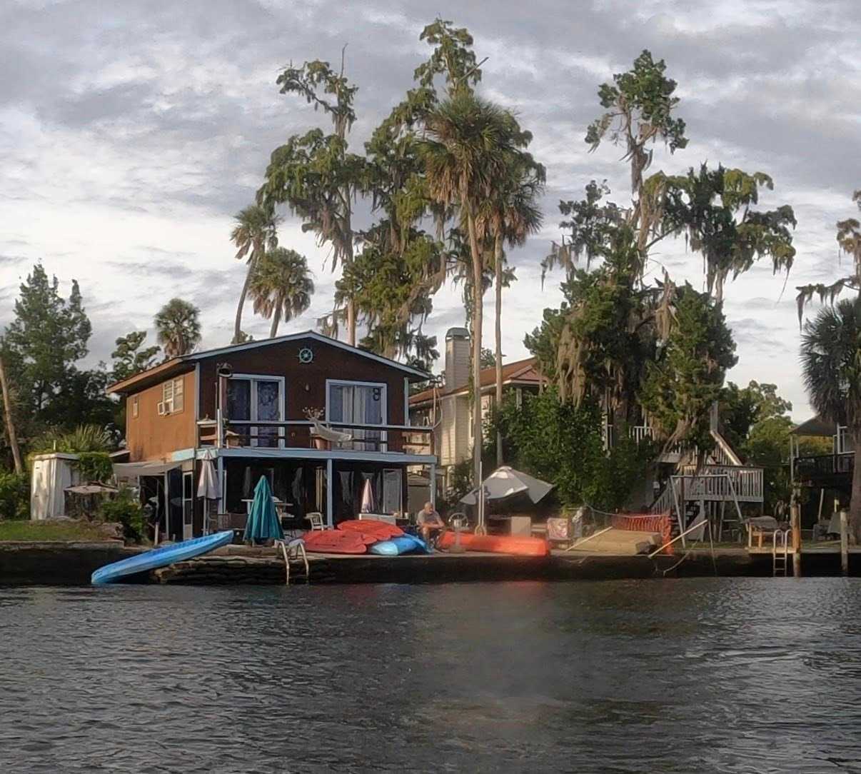 Weeki wachee Sharing the Main river