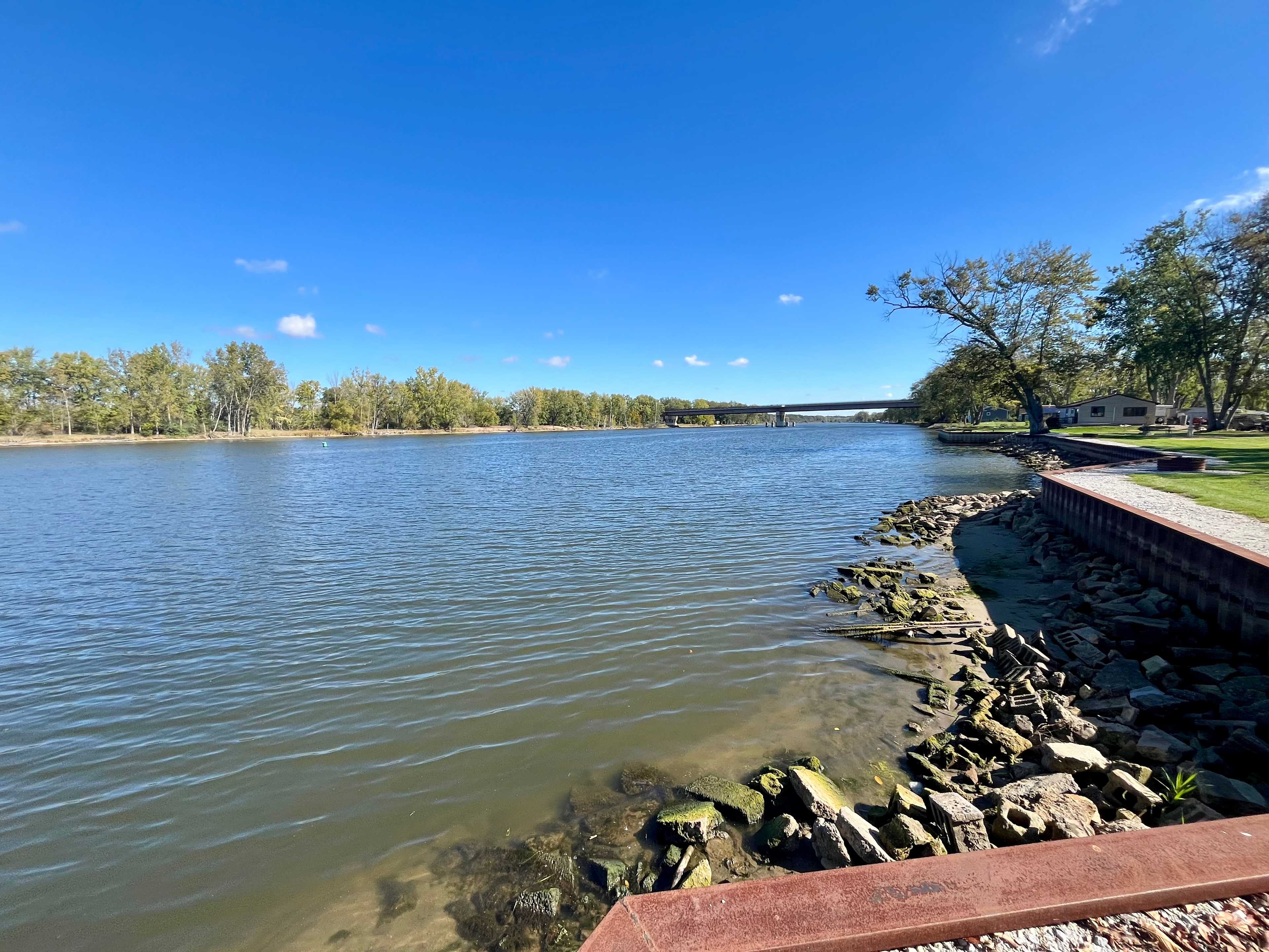 One Grand Place - Riverside Retreat