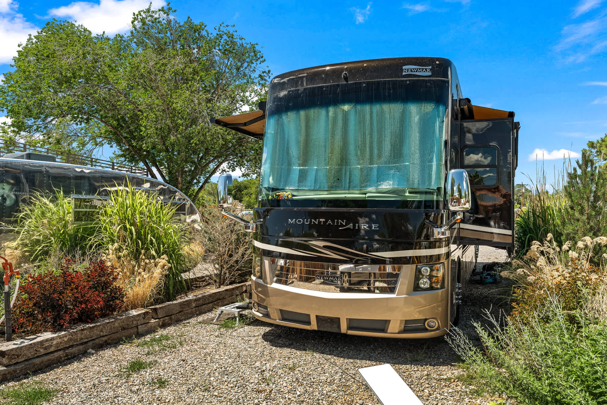 Luxx Lodge Glamping & RV Park