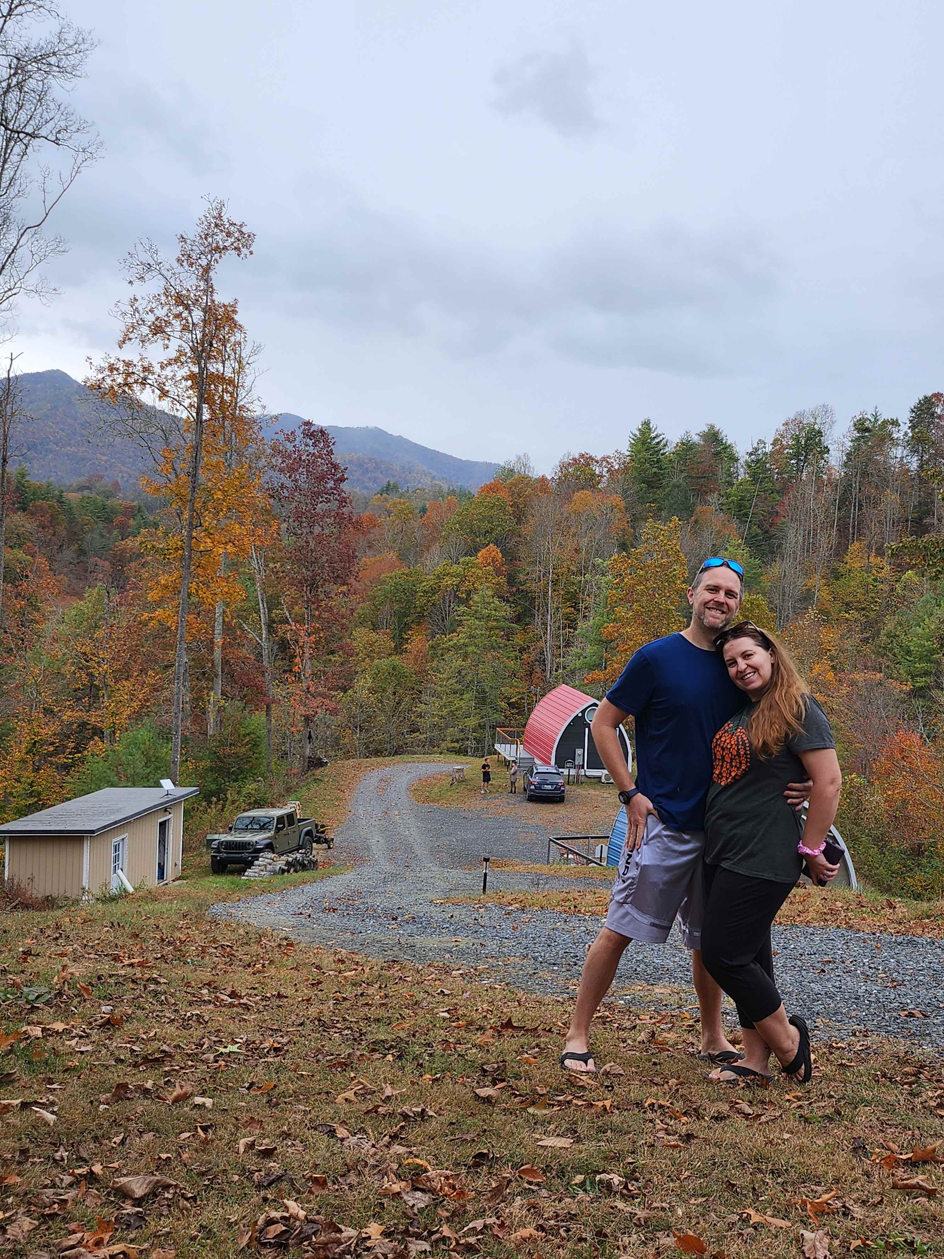 Romantic, hot tub, pet friendly