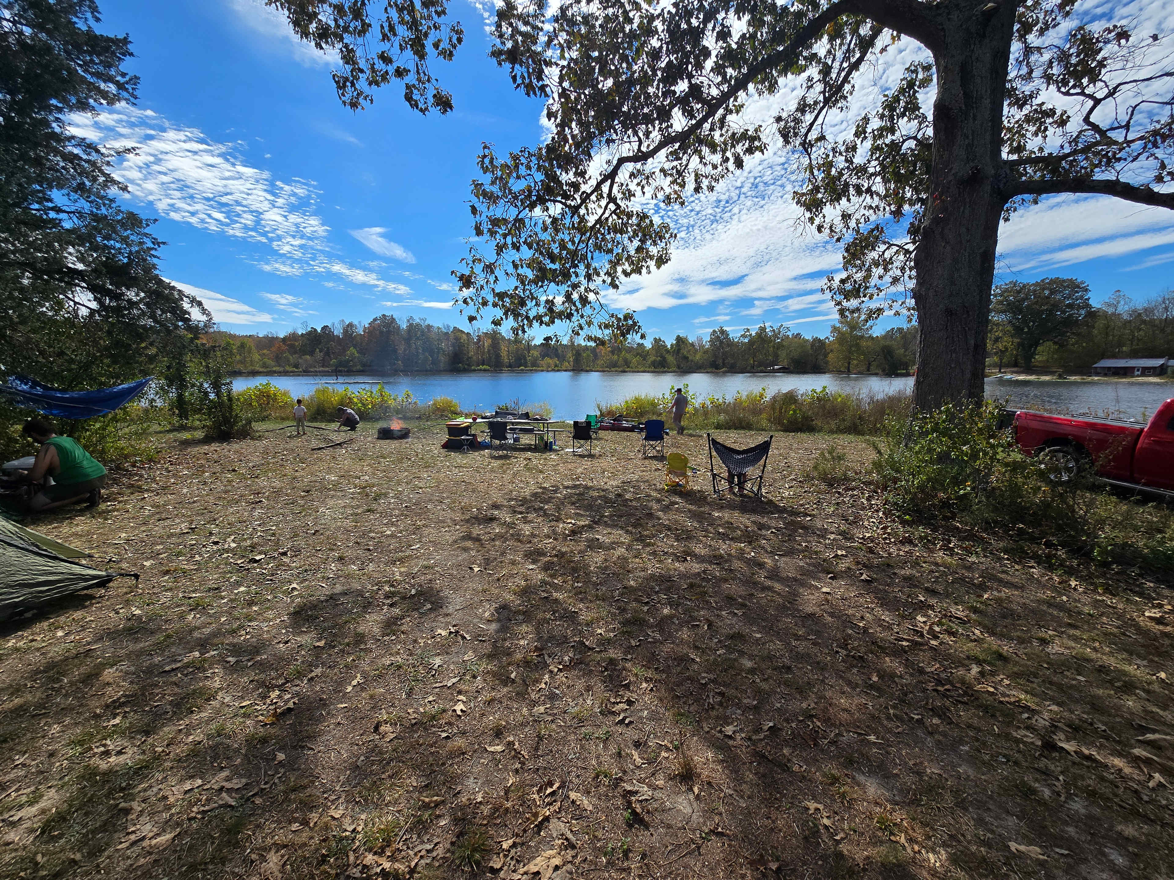Lakefront!! Kayaks Available.