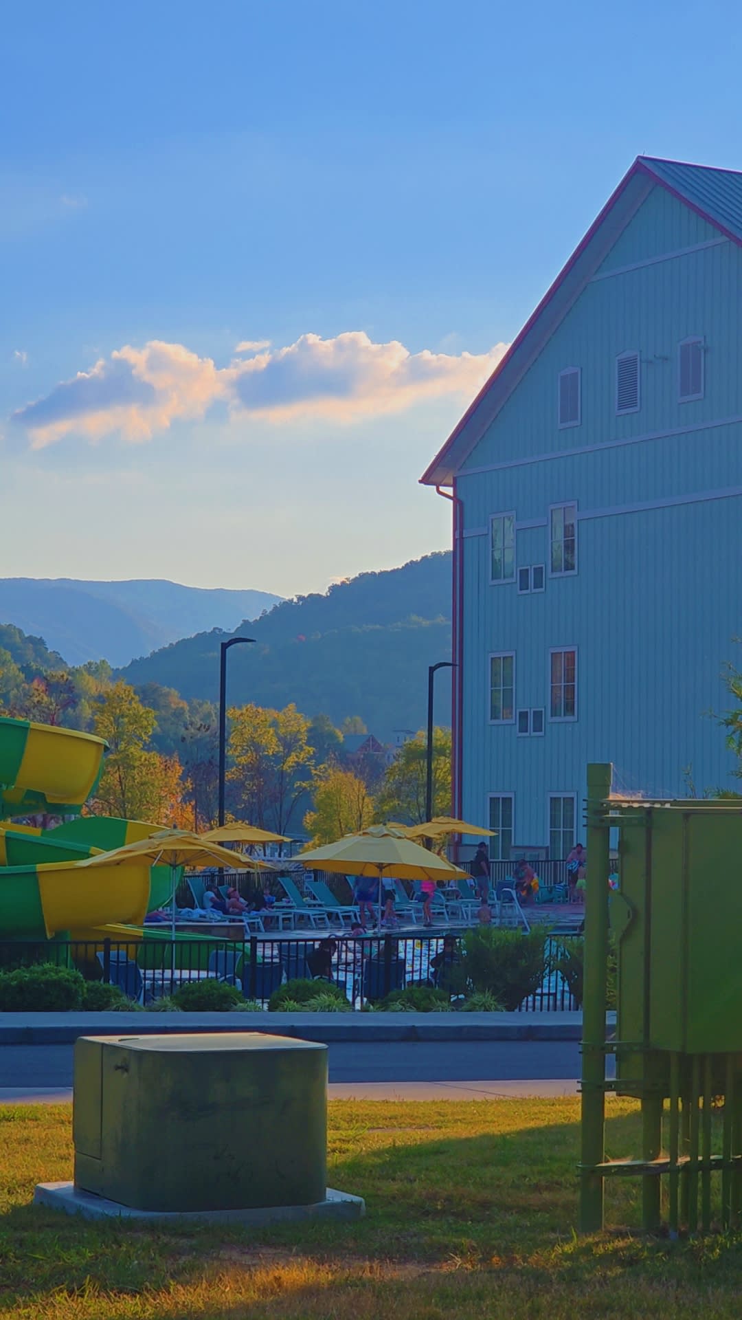 Camp Margaritaville RV Resort & Lodge - Pigeon Forge