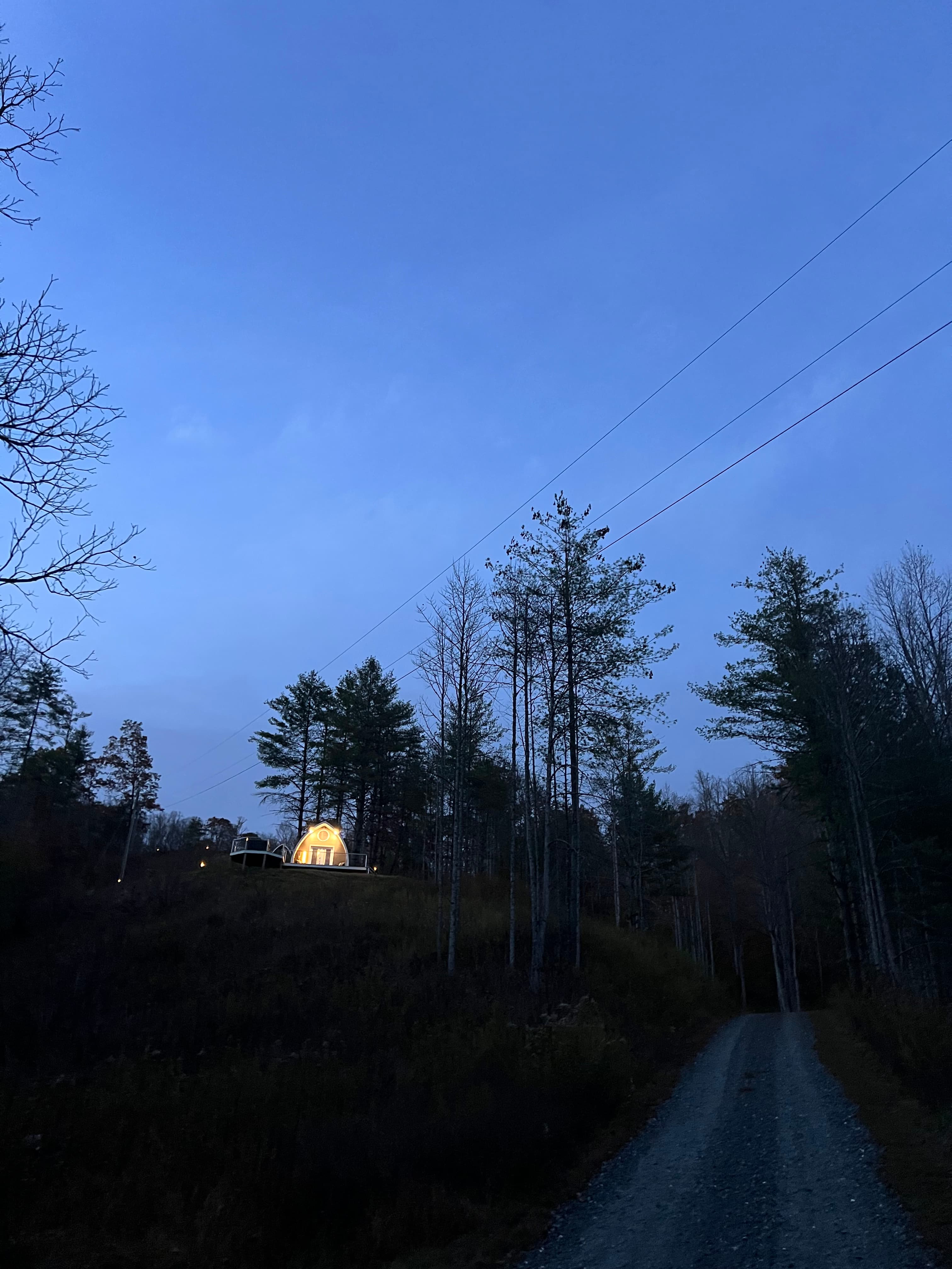 Romantic, hot tub, pet friendly