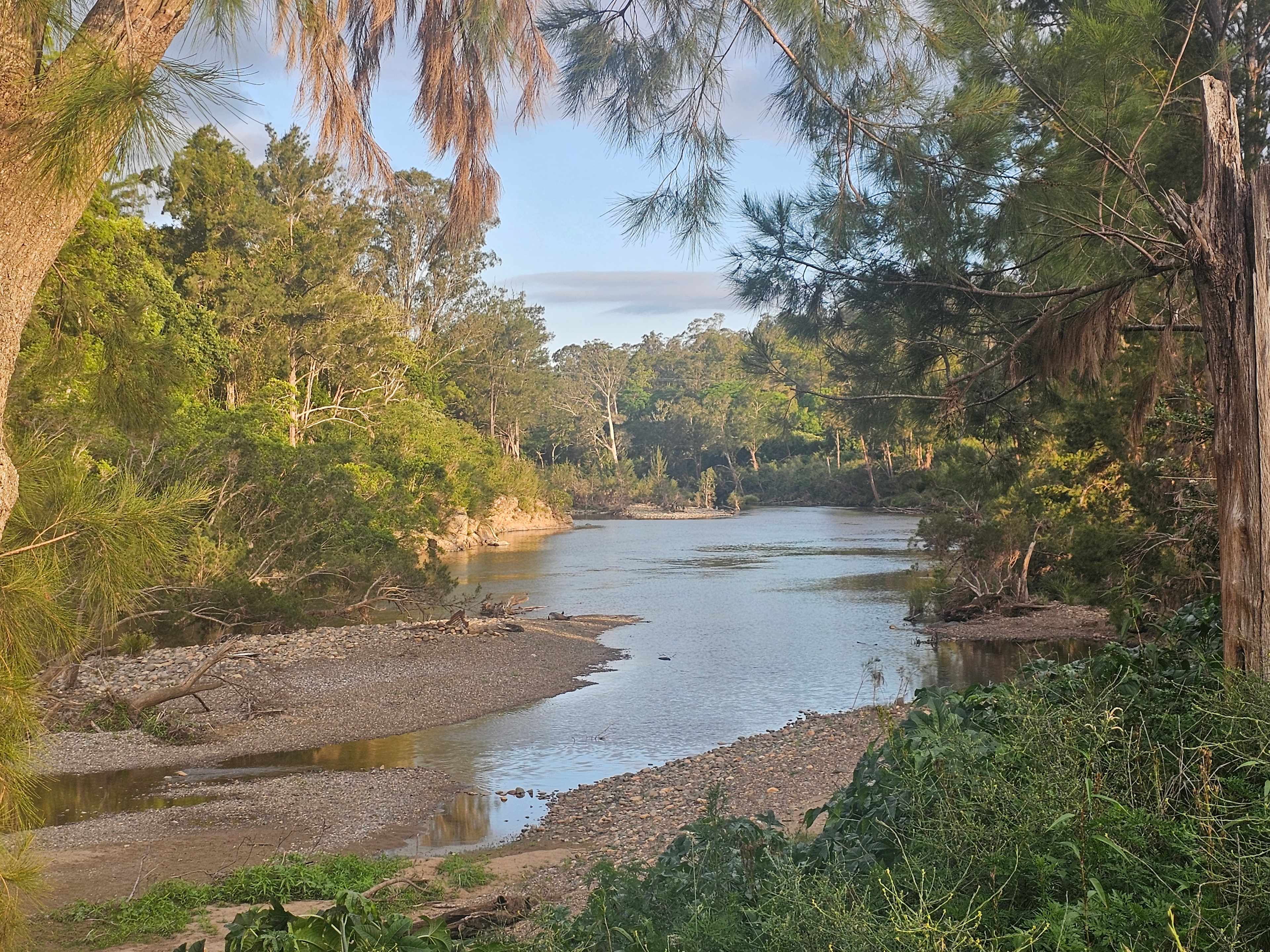 Riverside Camping - Long Flat Pub