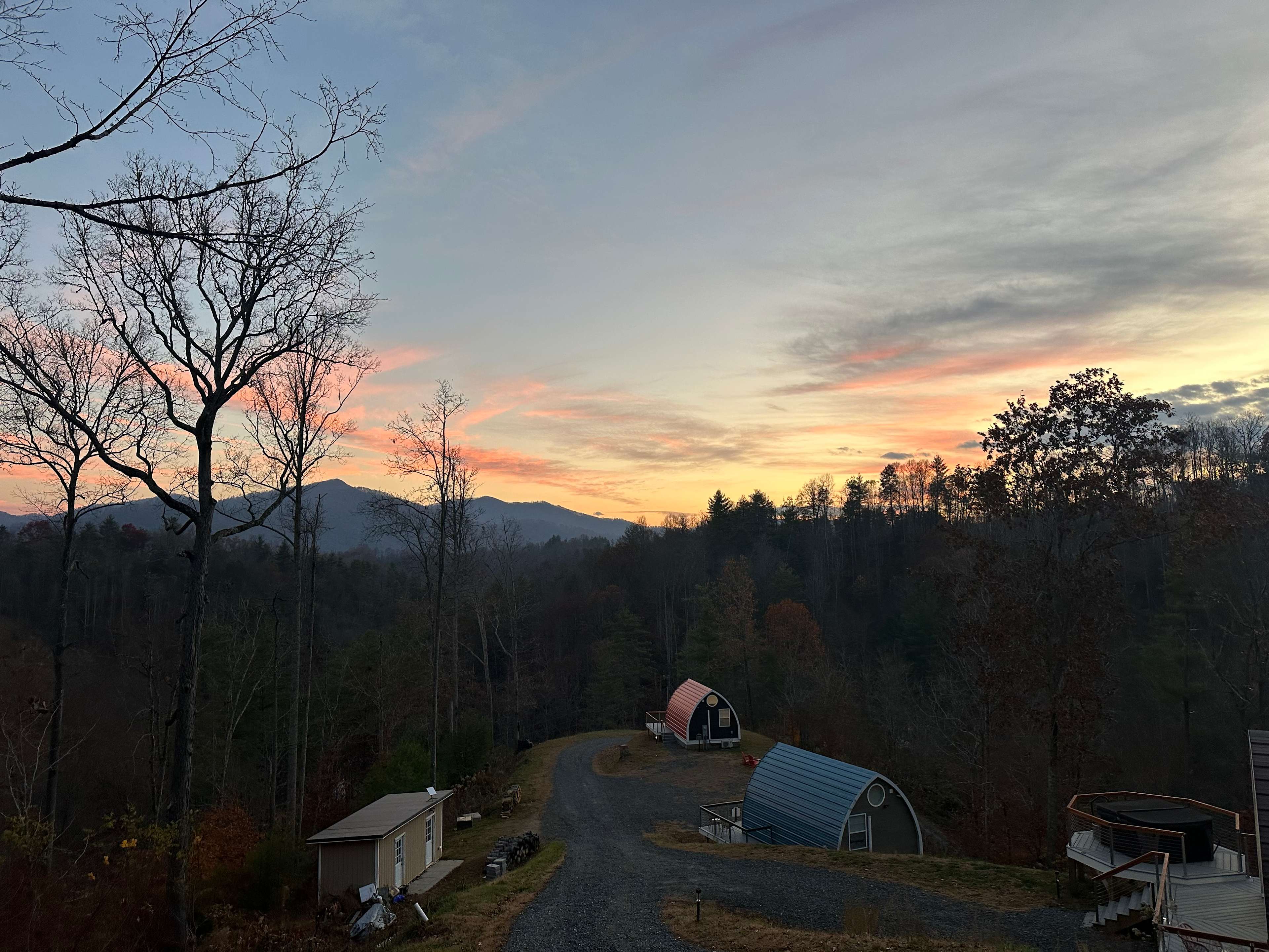 Romantic, hot tub, pet friendly