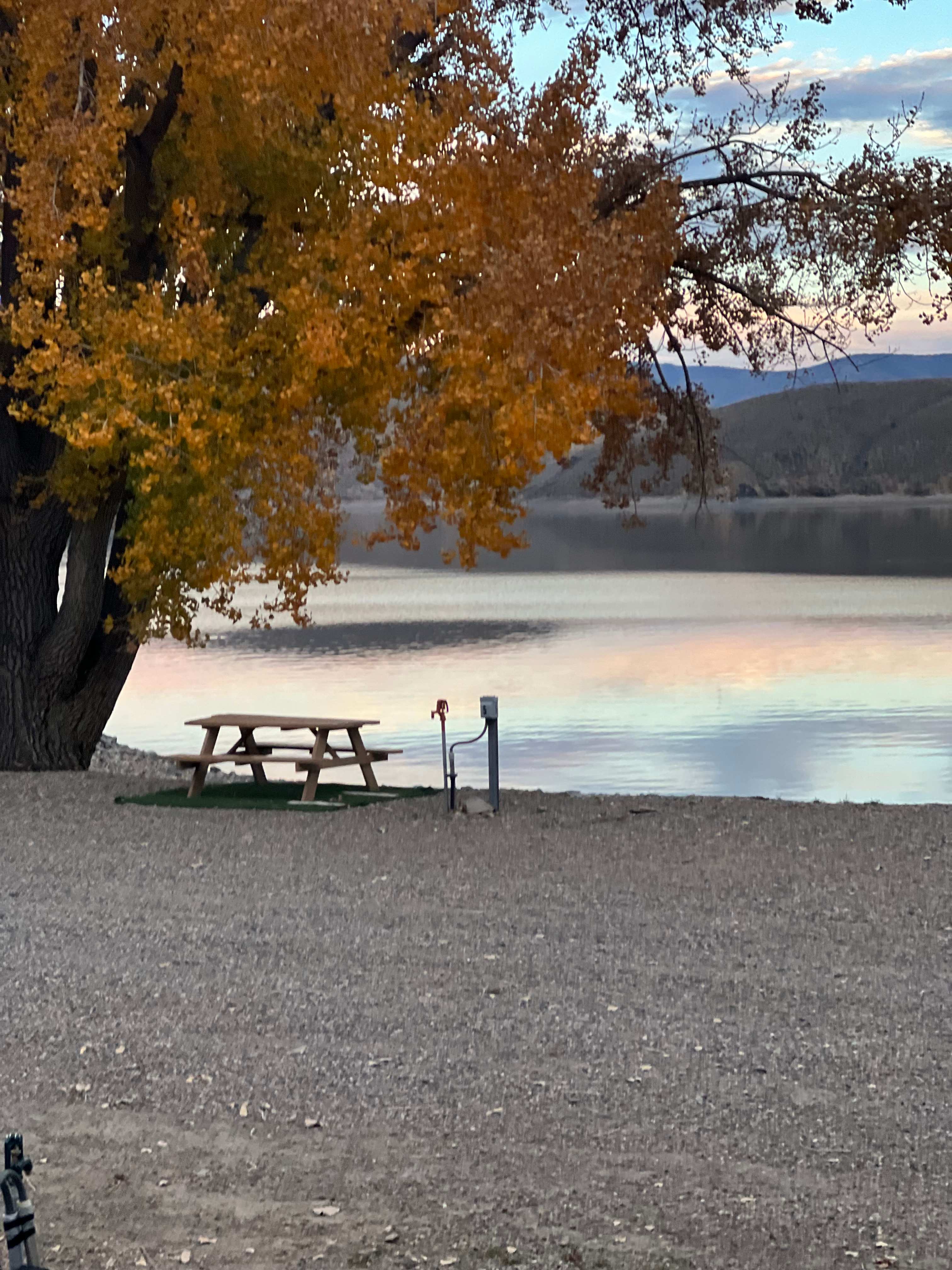 Water front on Topaz Lake
