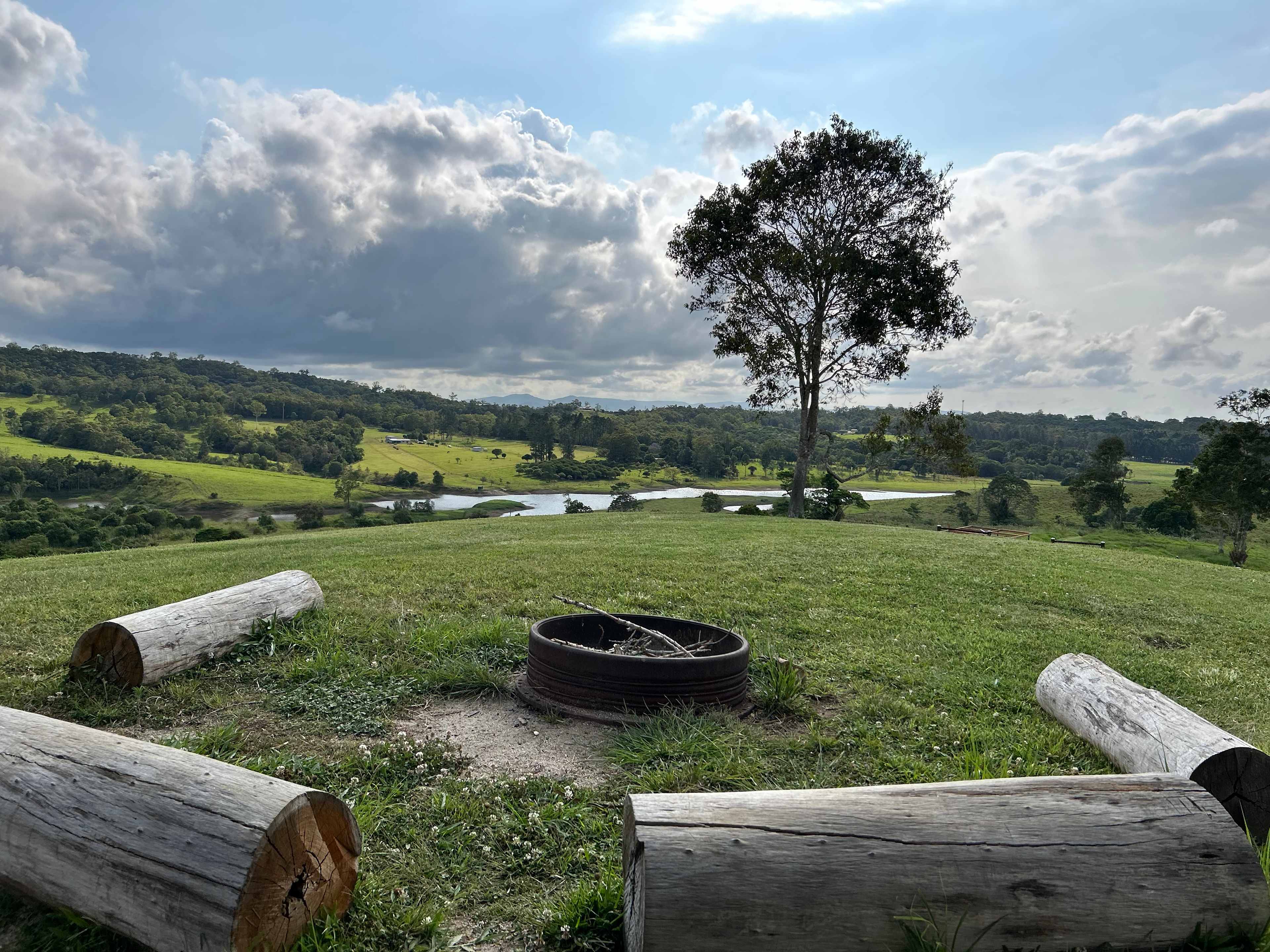 Beautiful views - campfires allowed 😊