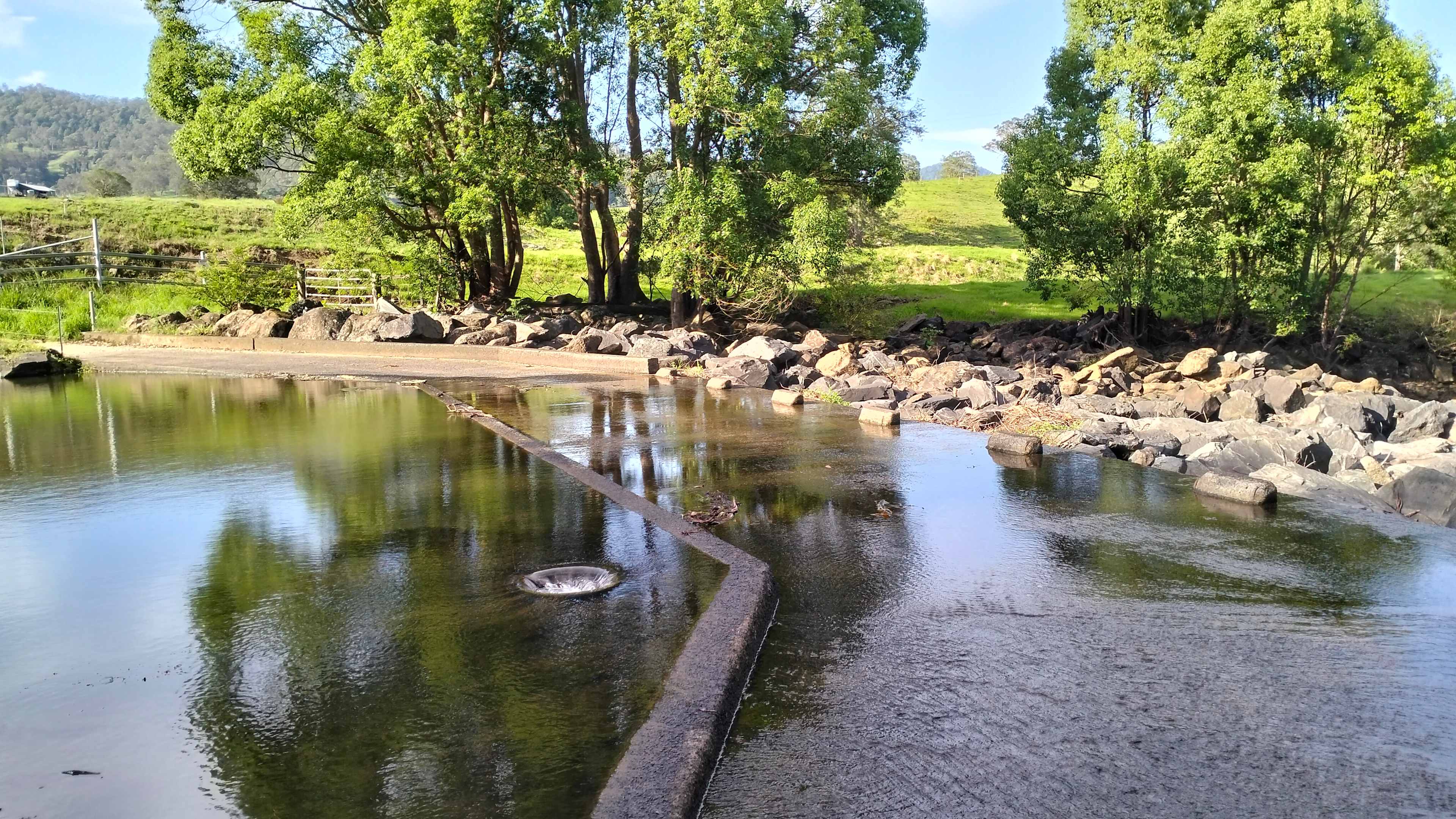 Oxley River Weir (just behind Tyalgum Campground)