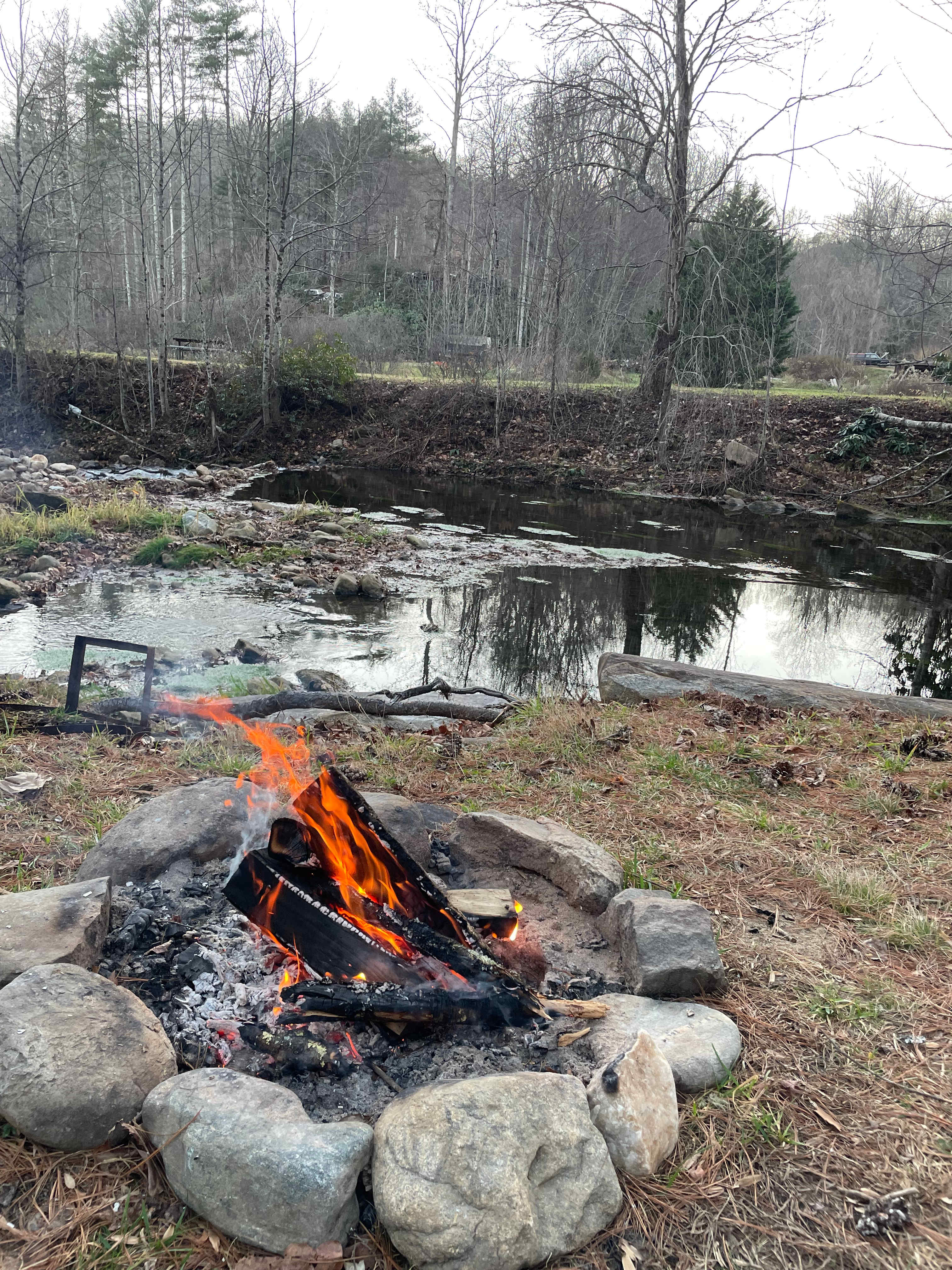 At the Ridge Camp-Riverside Escapes