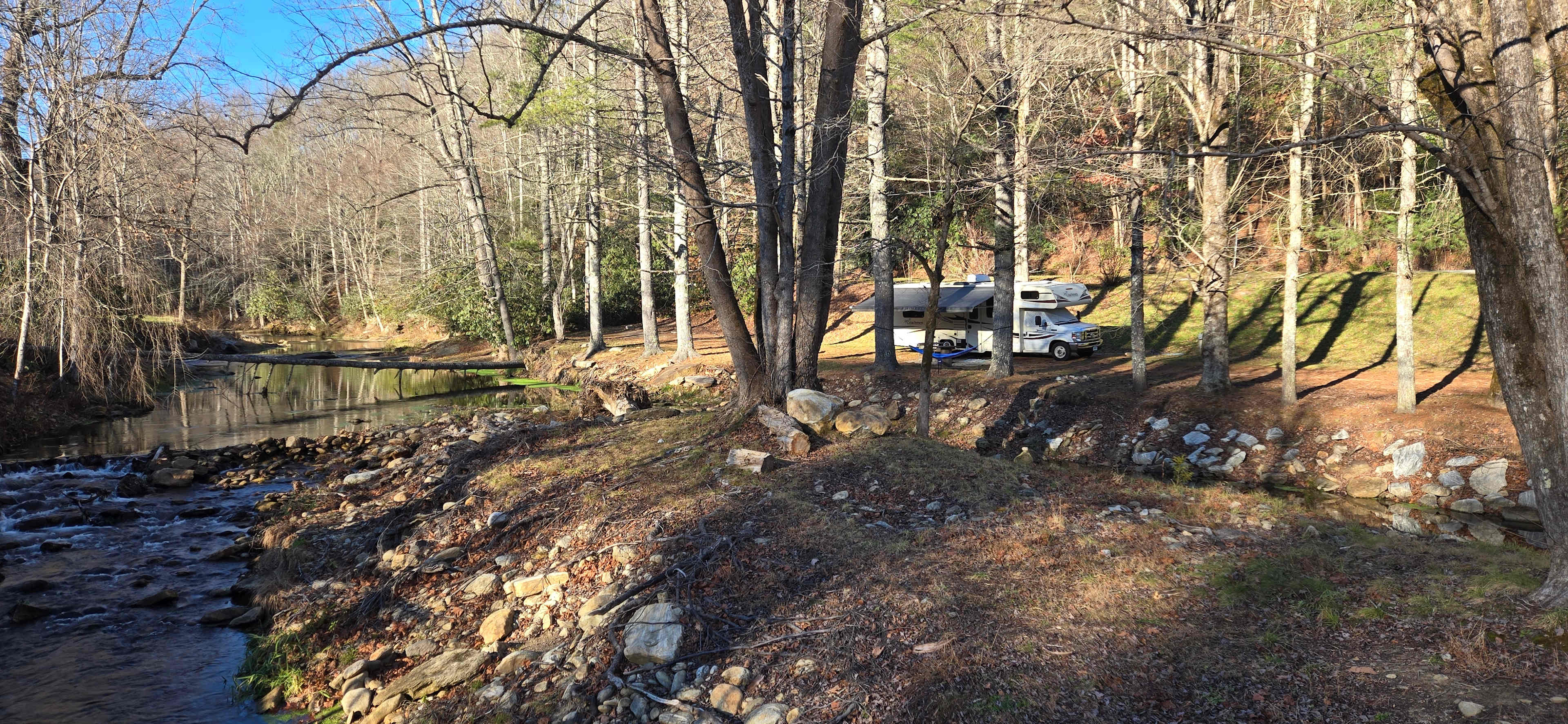 At the Ridge Camp-Riverside Escapes