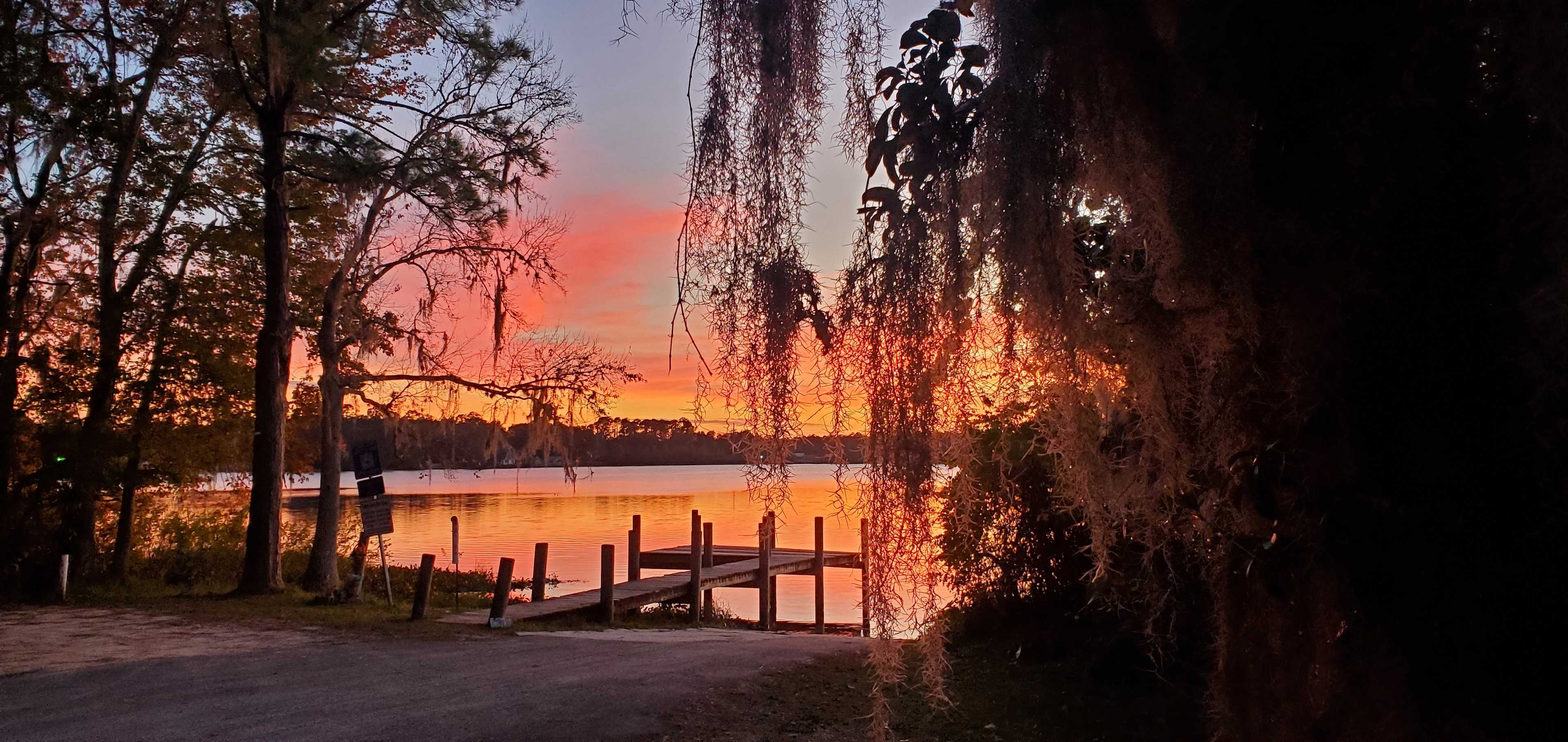 Whispering Oaks Lakeside Sanctuary