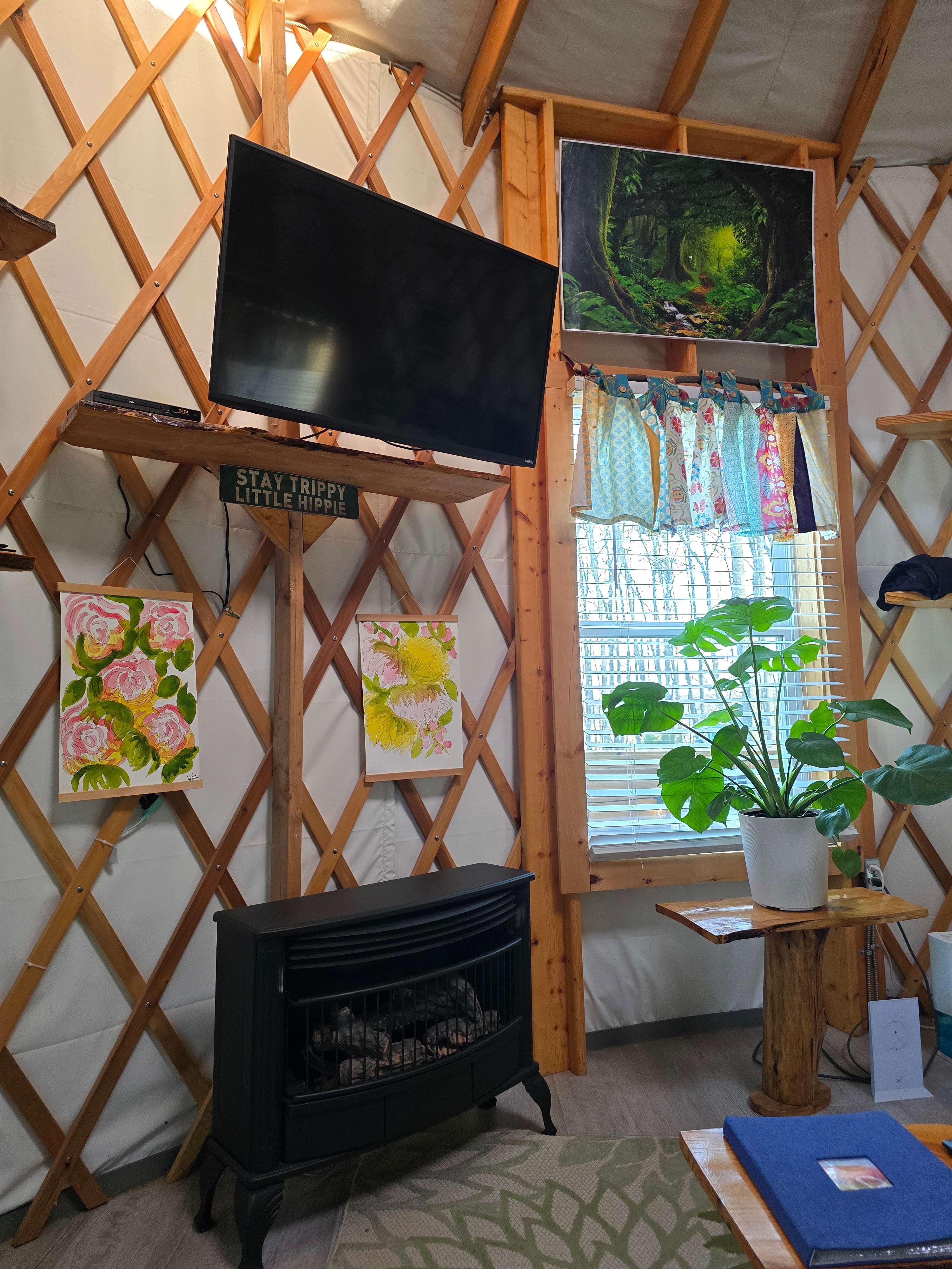 Mother Earth, hot tub, pet friendly