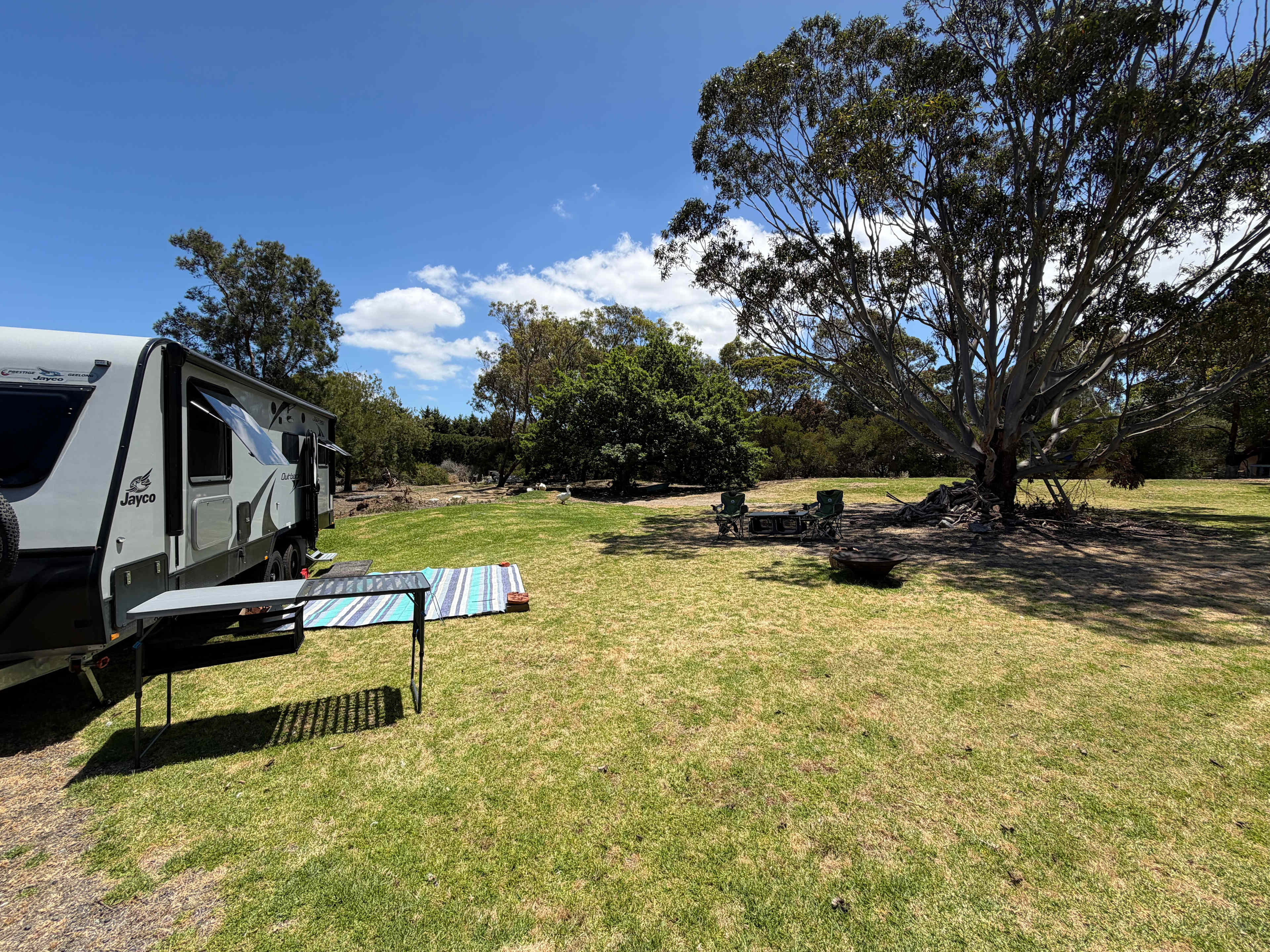 Level site, didn't need to unhitch. 