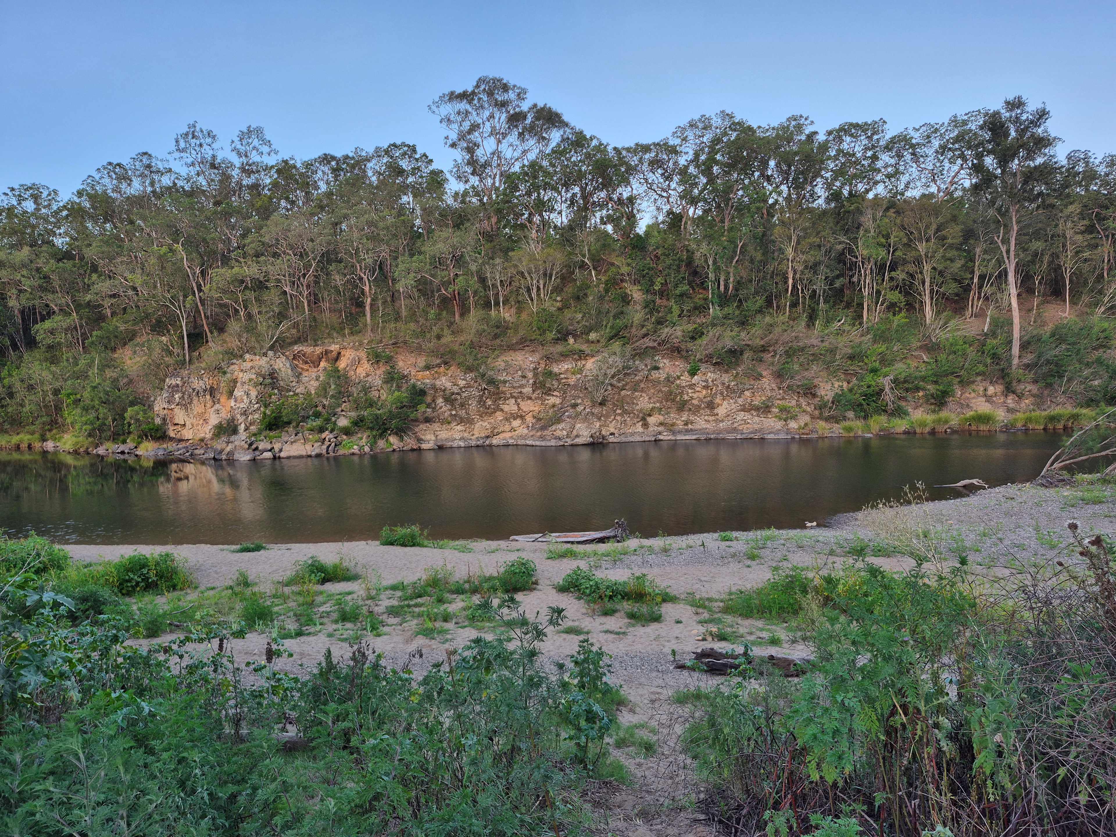 Long Flat Pub Riverside Camping
