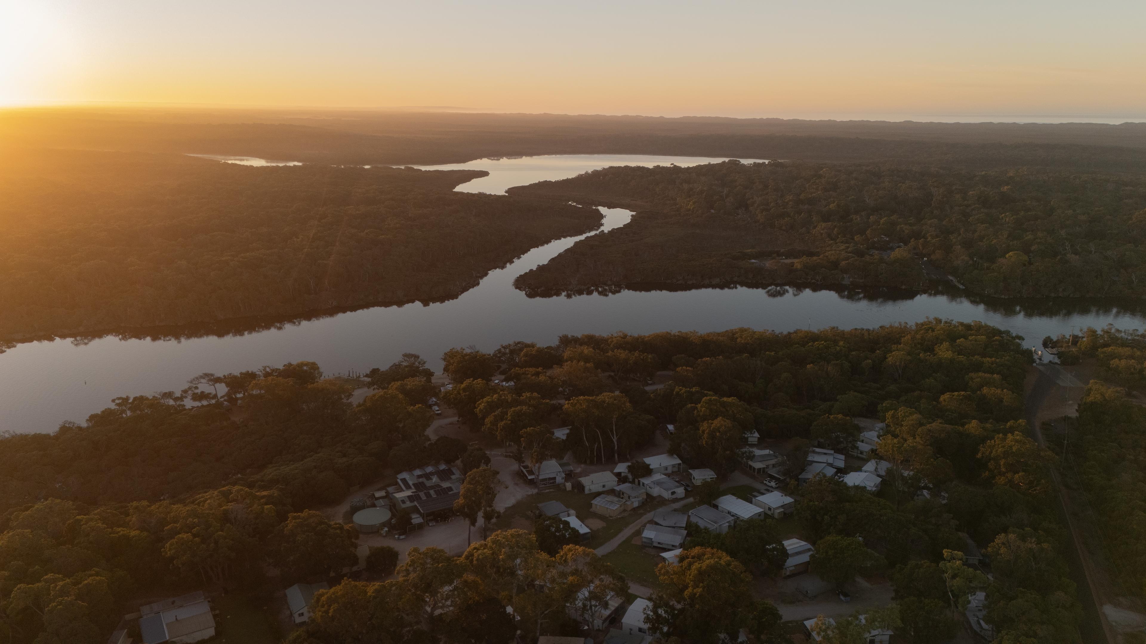 Molloy Holiday Park - Nature Awaits