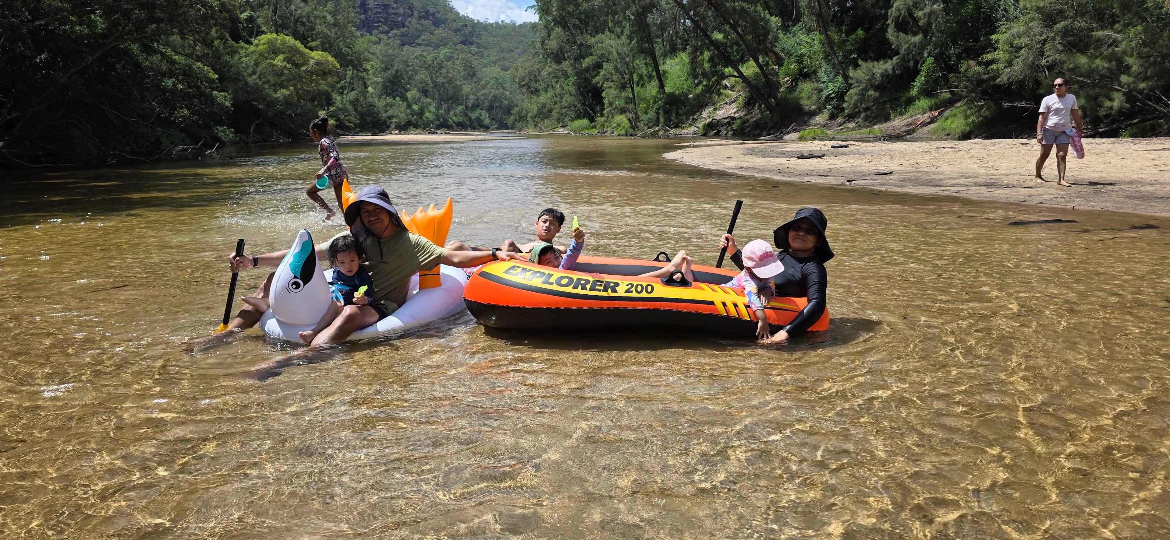 "DeView" Colo River Valley Camping