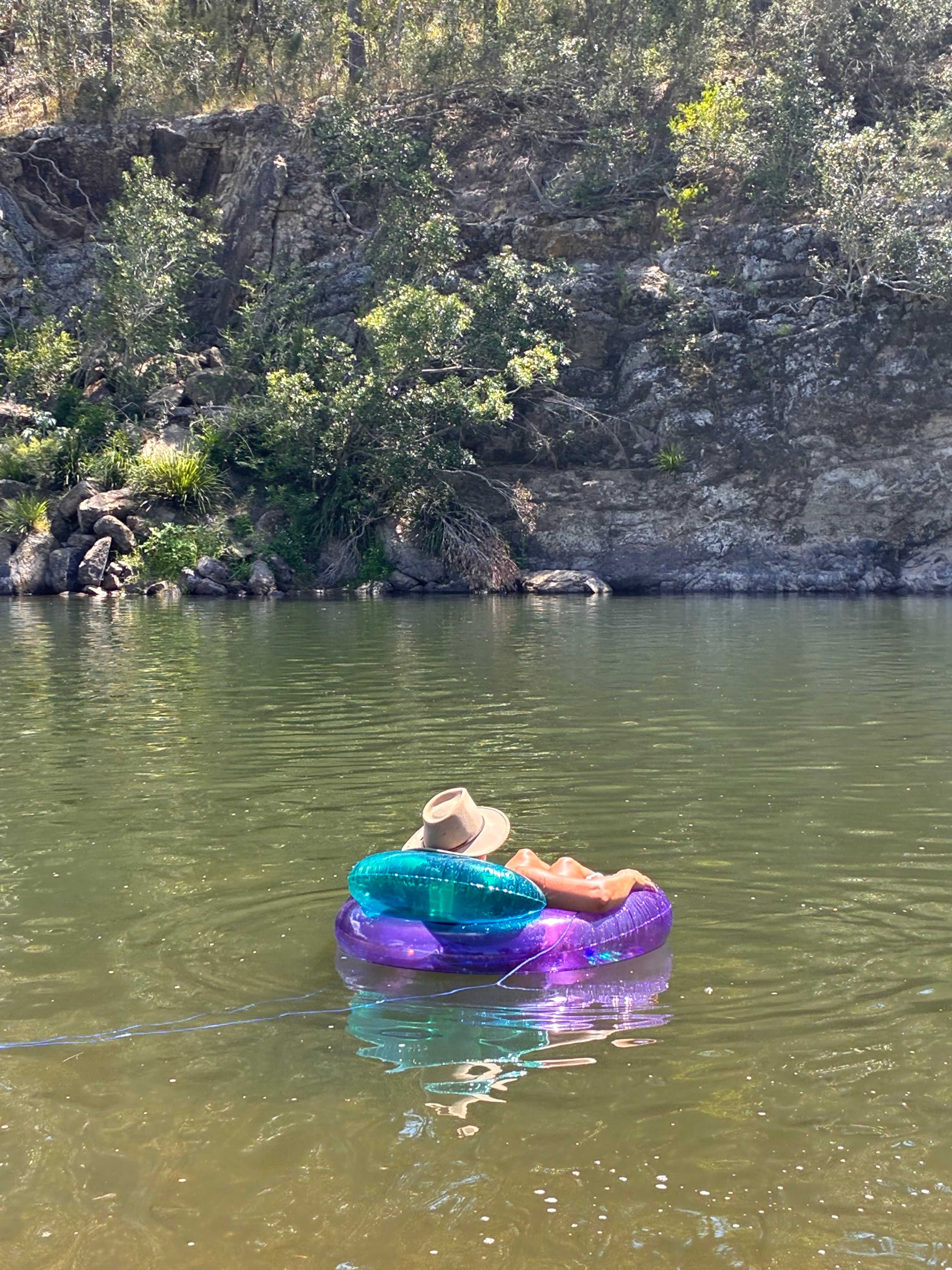 Long Flat Pub Riverside Camping