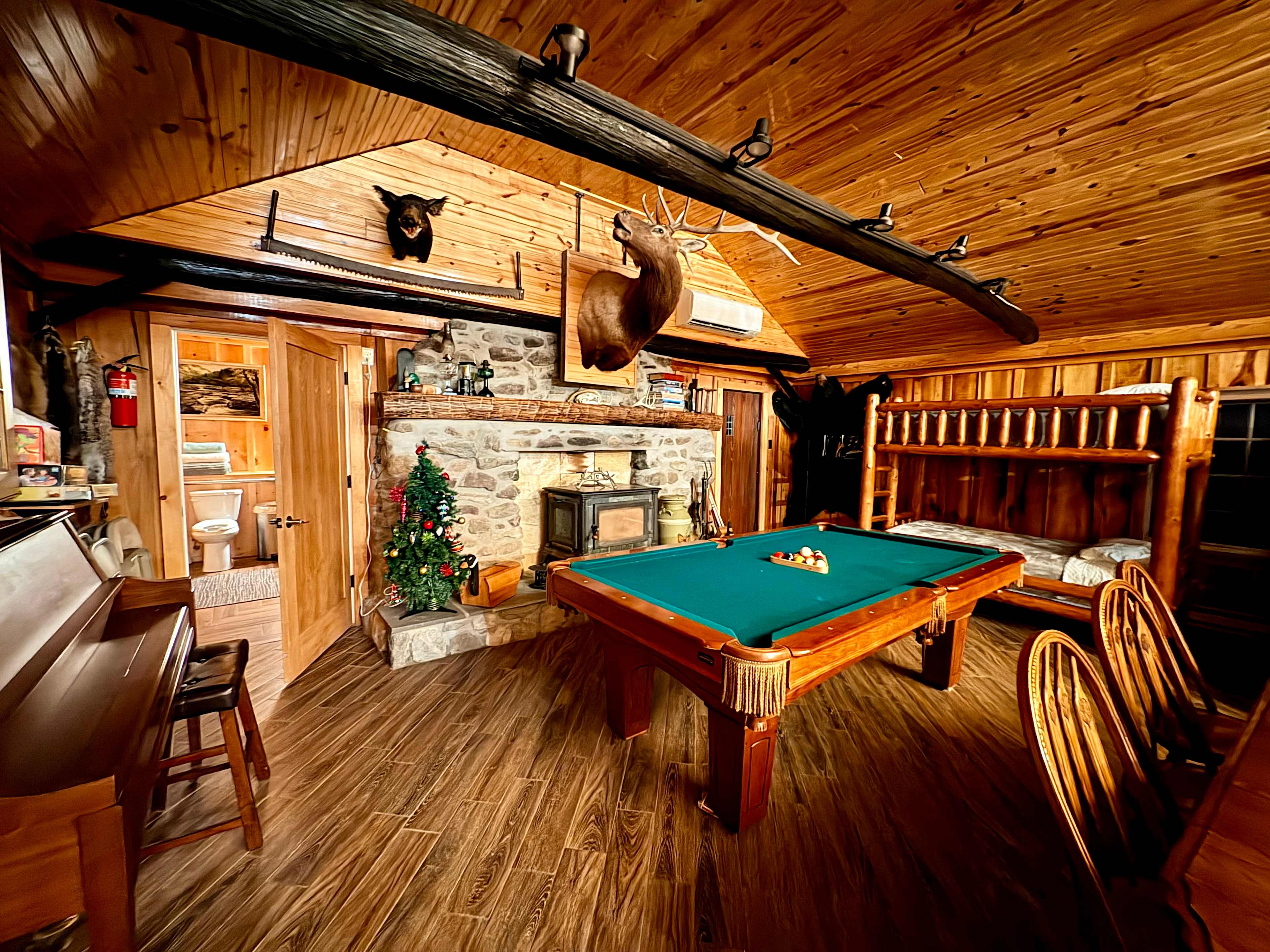 Camp David- 13 acres, Three Cabins