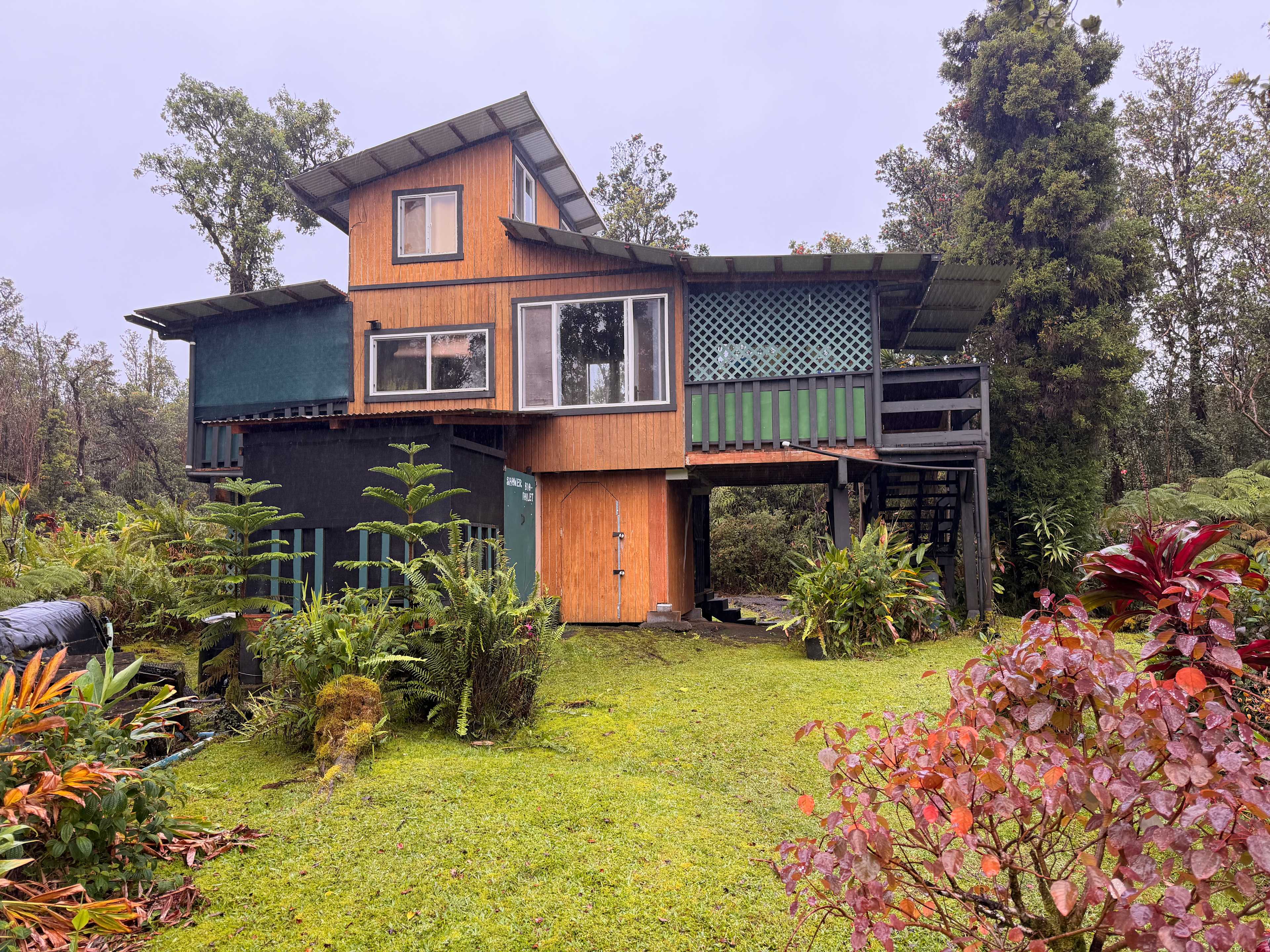 Lava Rock Cabin ~ Off Grid Hale