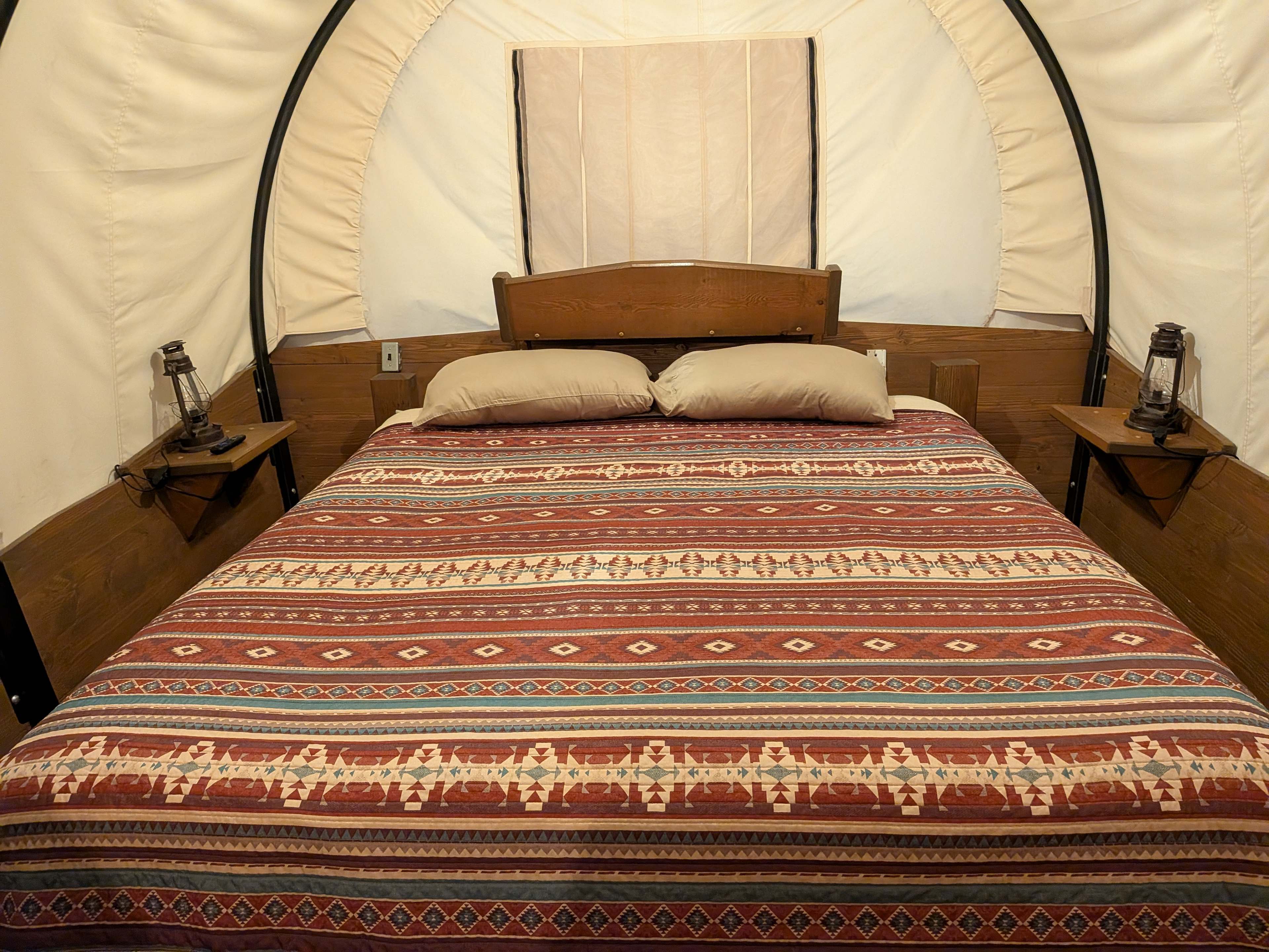 Side tables and plugs to charge our phones 