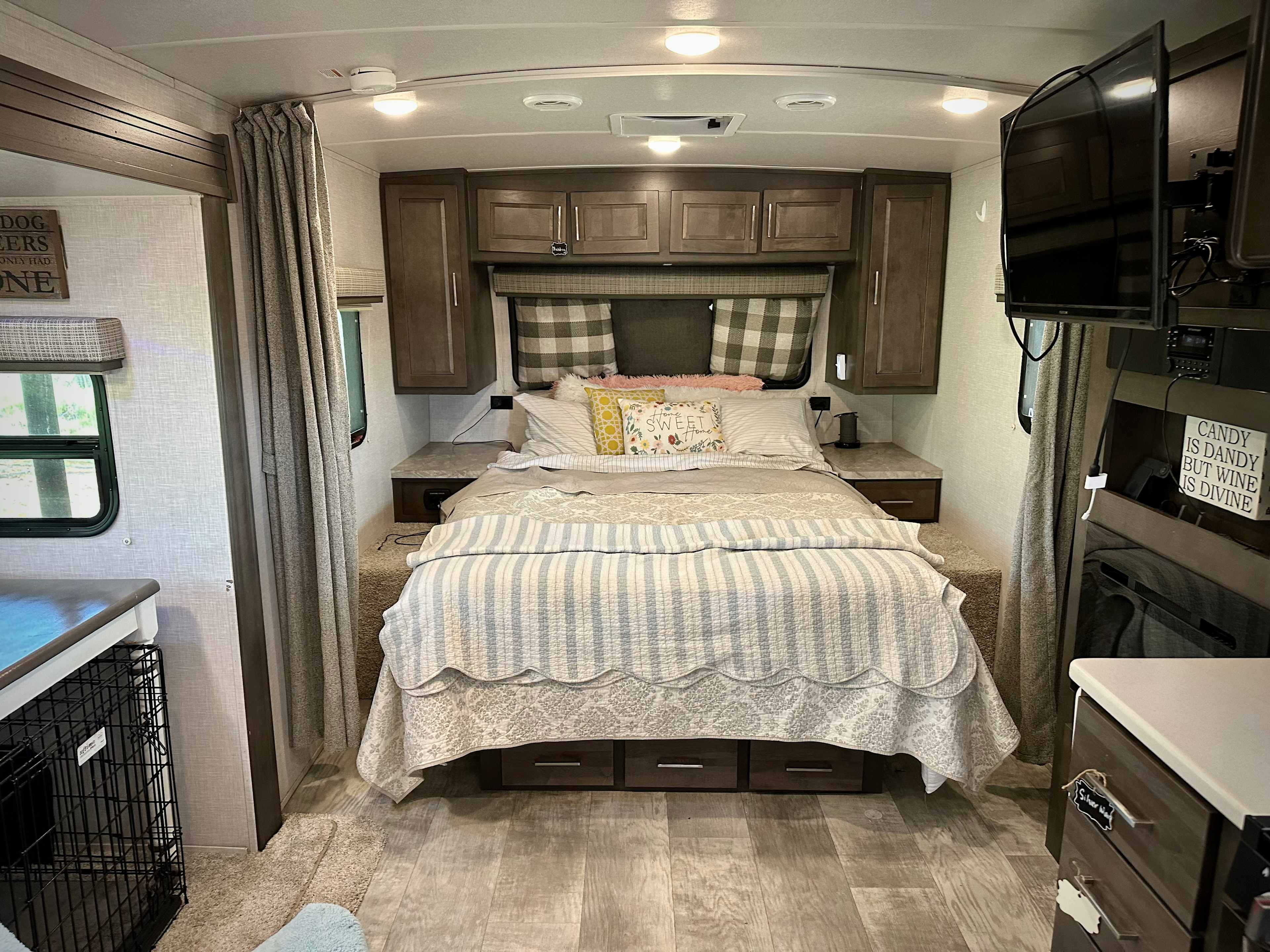 Glamor Camp At Varian Kennels