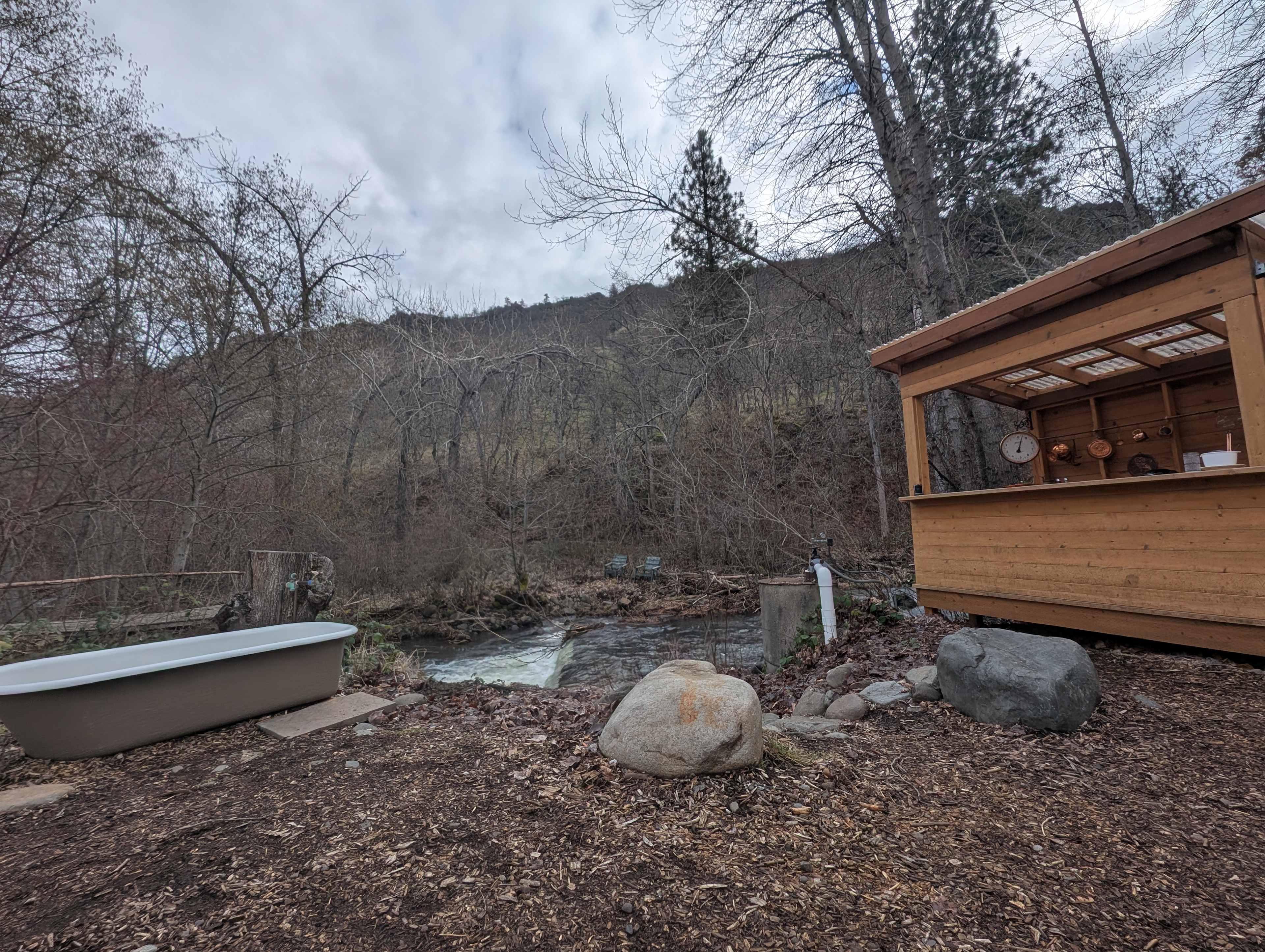 Creek-side Retreat Handsfull Farm