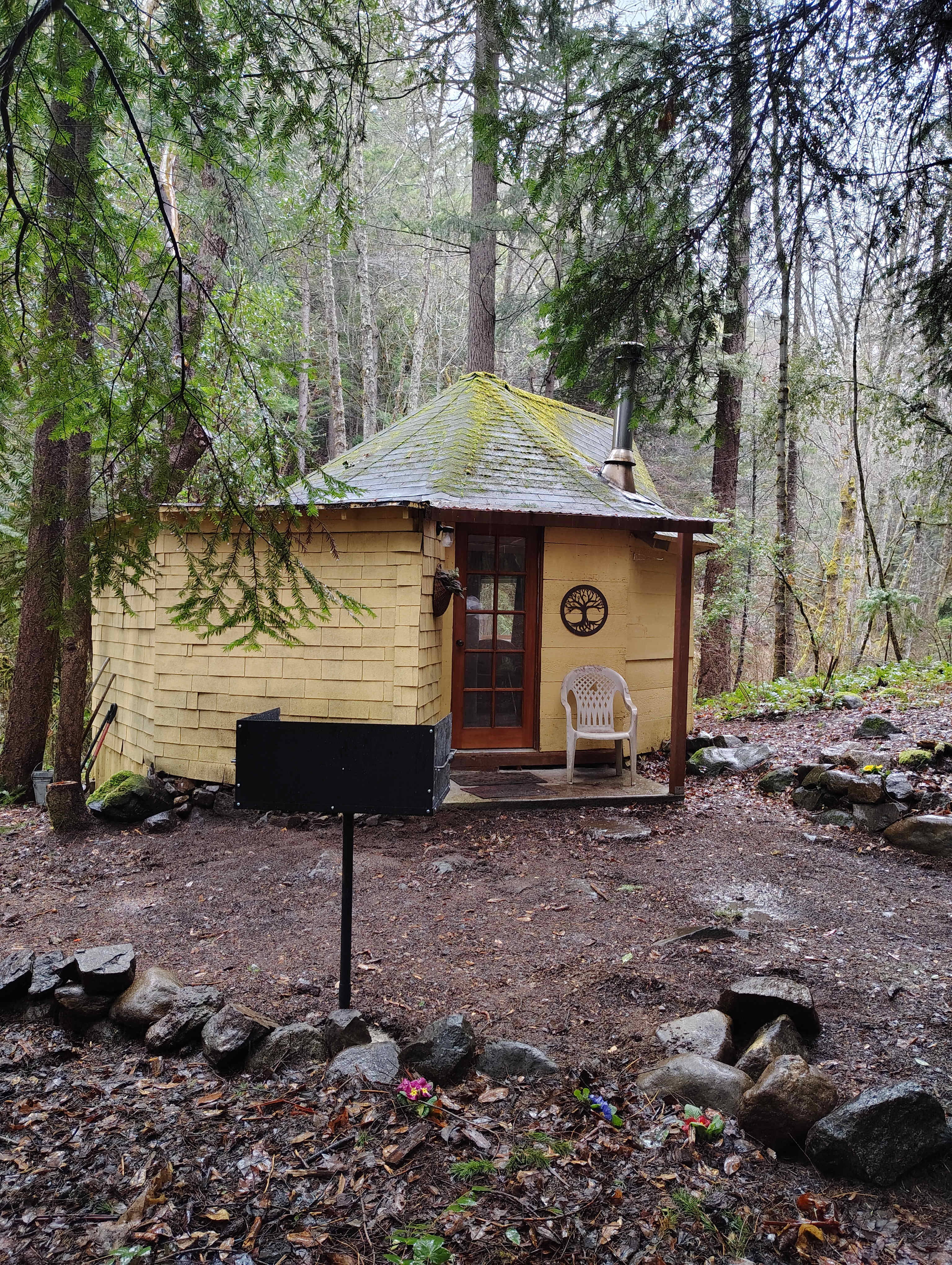 Creekside Cabin in Williams, OR