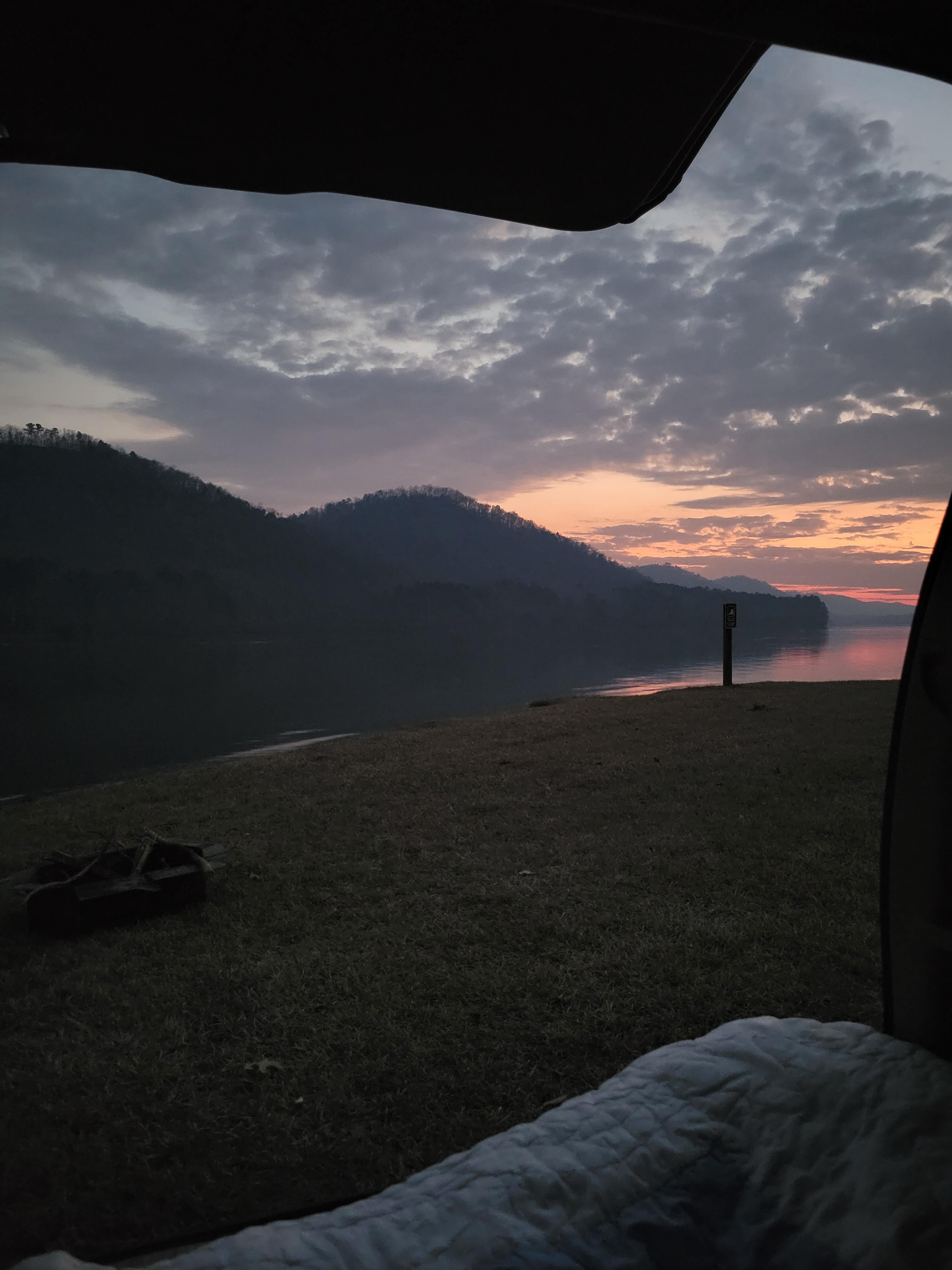 Serene Lakefront Retreat