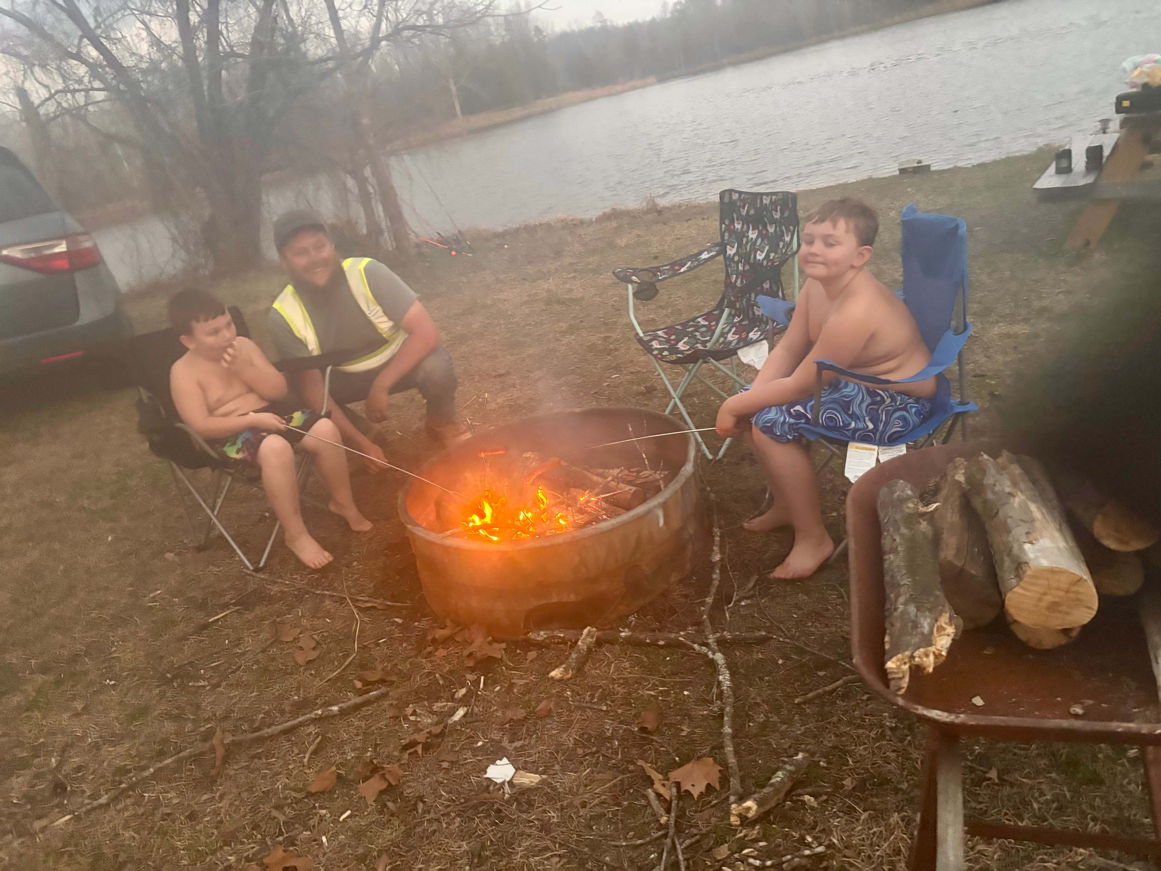 Lakefront!! Kayaks Available.