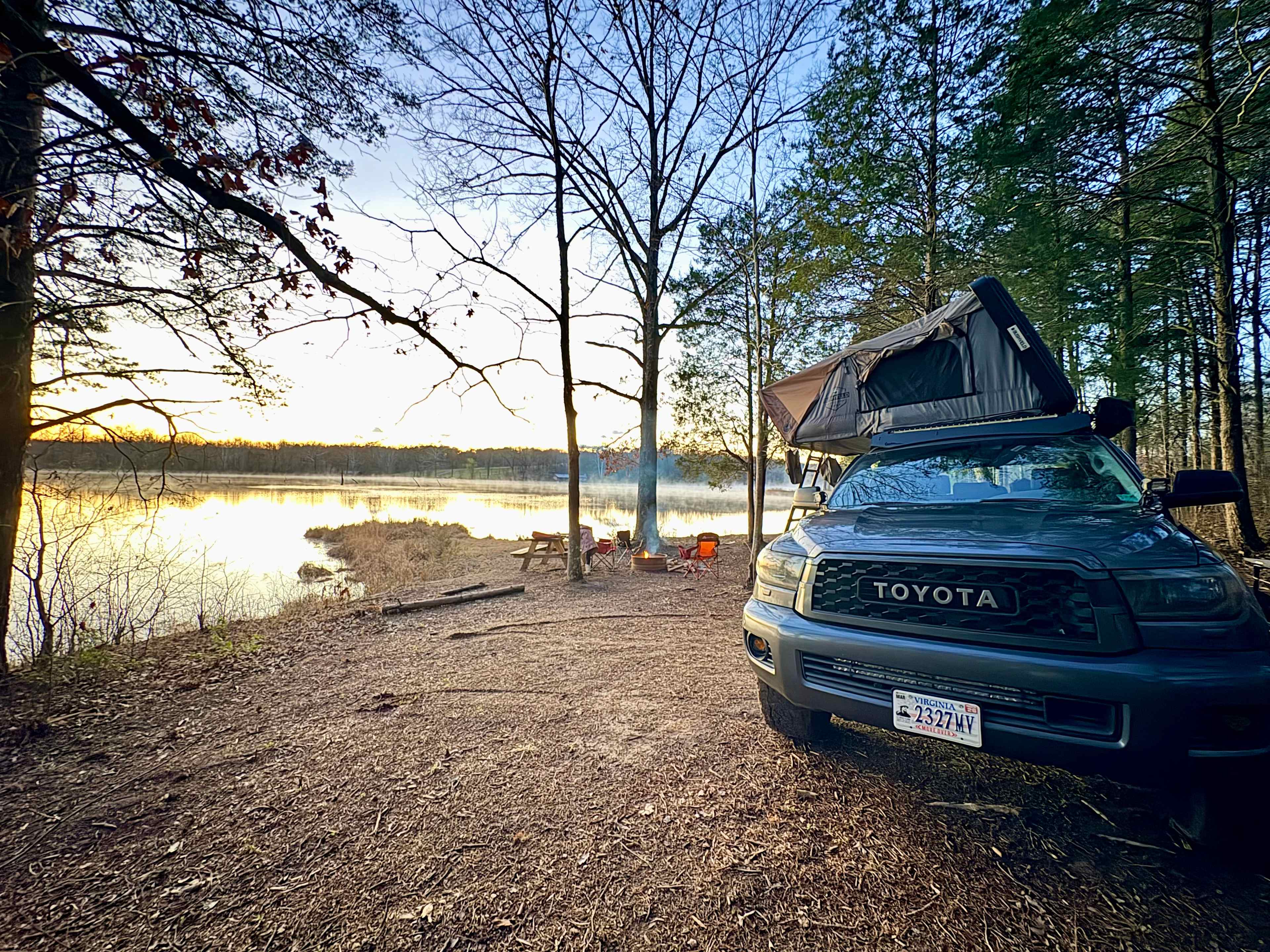 Lakefront!! Kayaks Available.