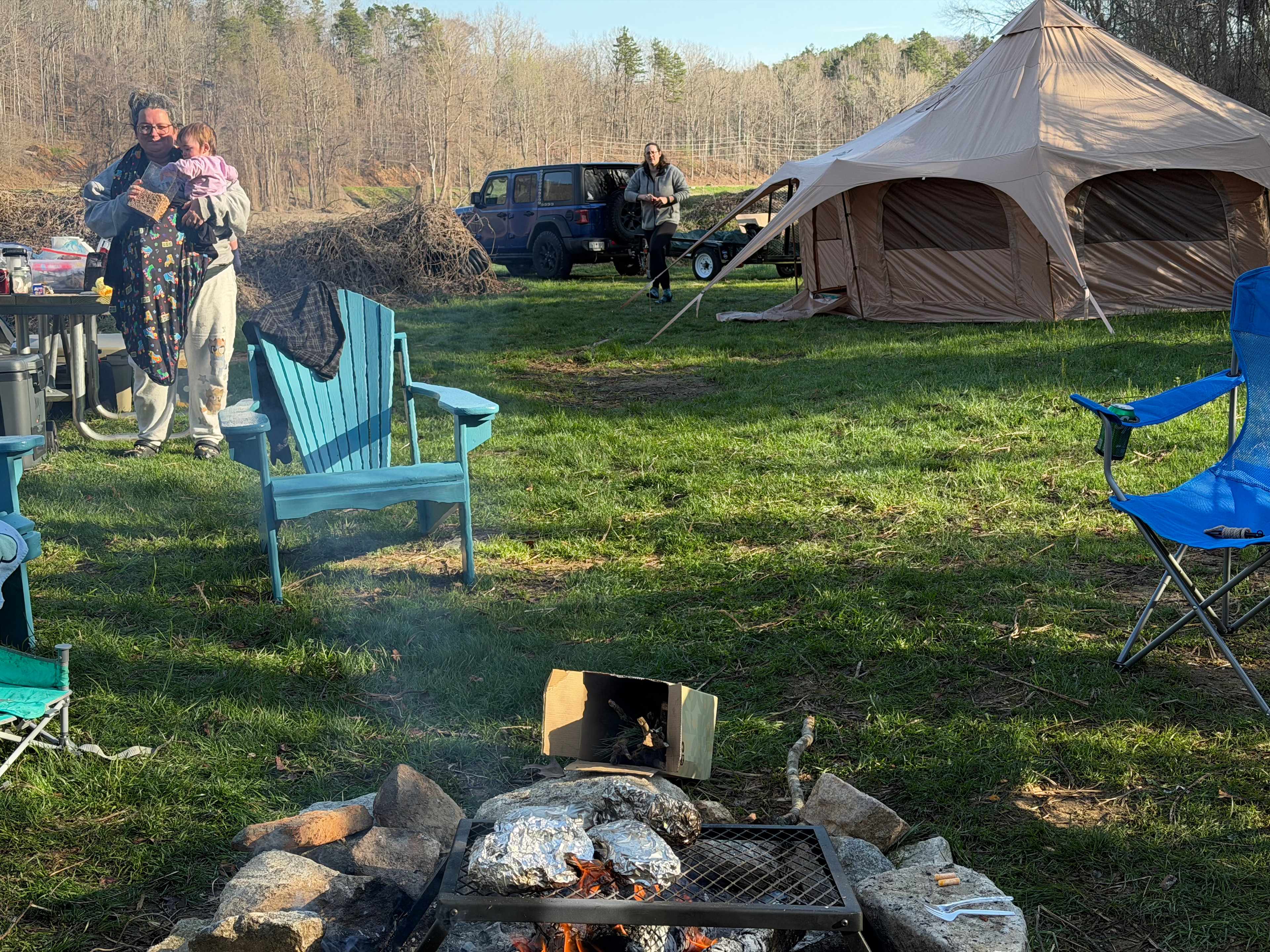 Cooking scout packs for breakfast.