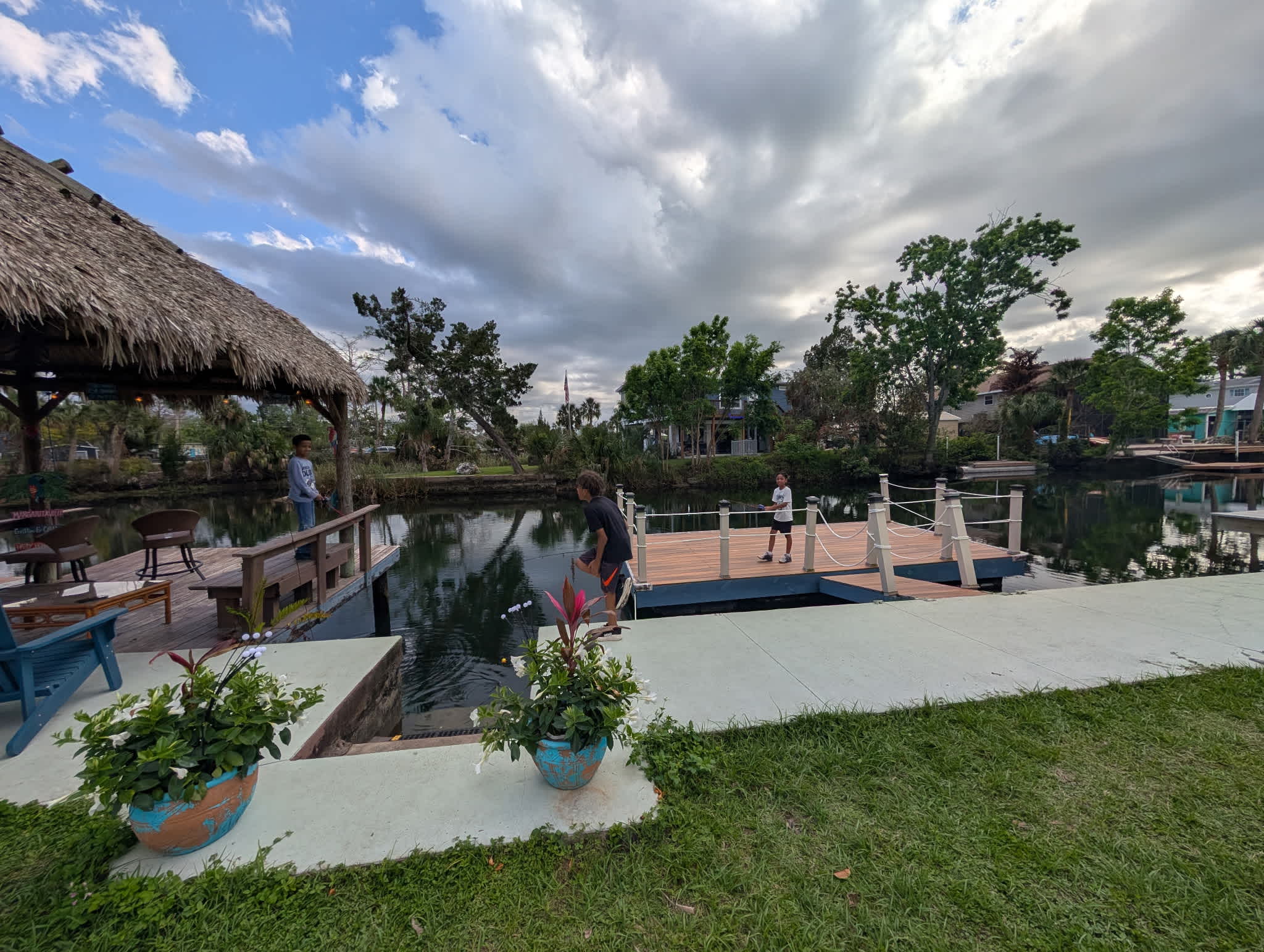 Camp w/ manatees. Full hook up!