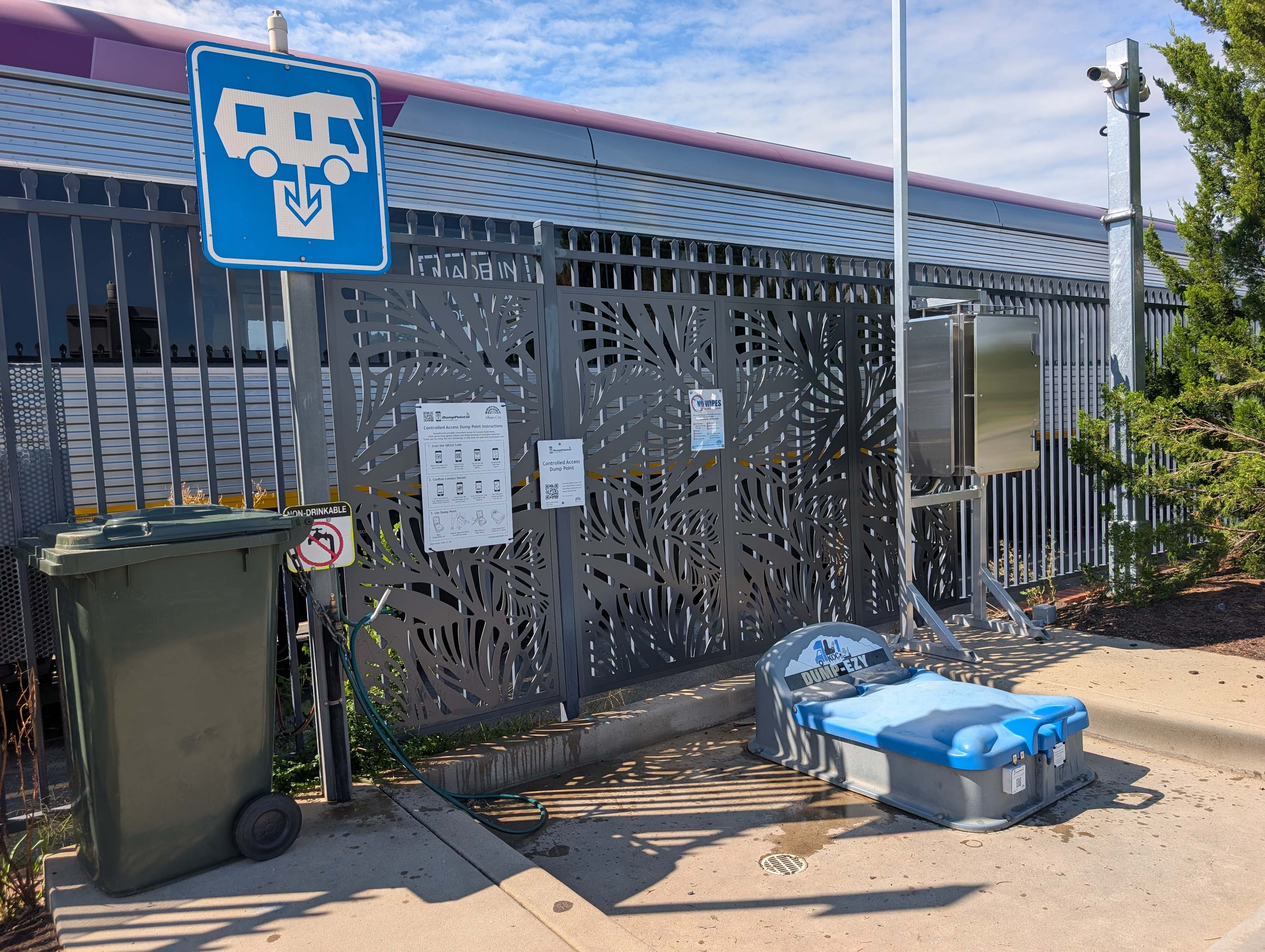 Clean dump point & potable water at Albury railway station 