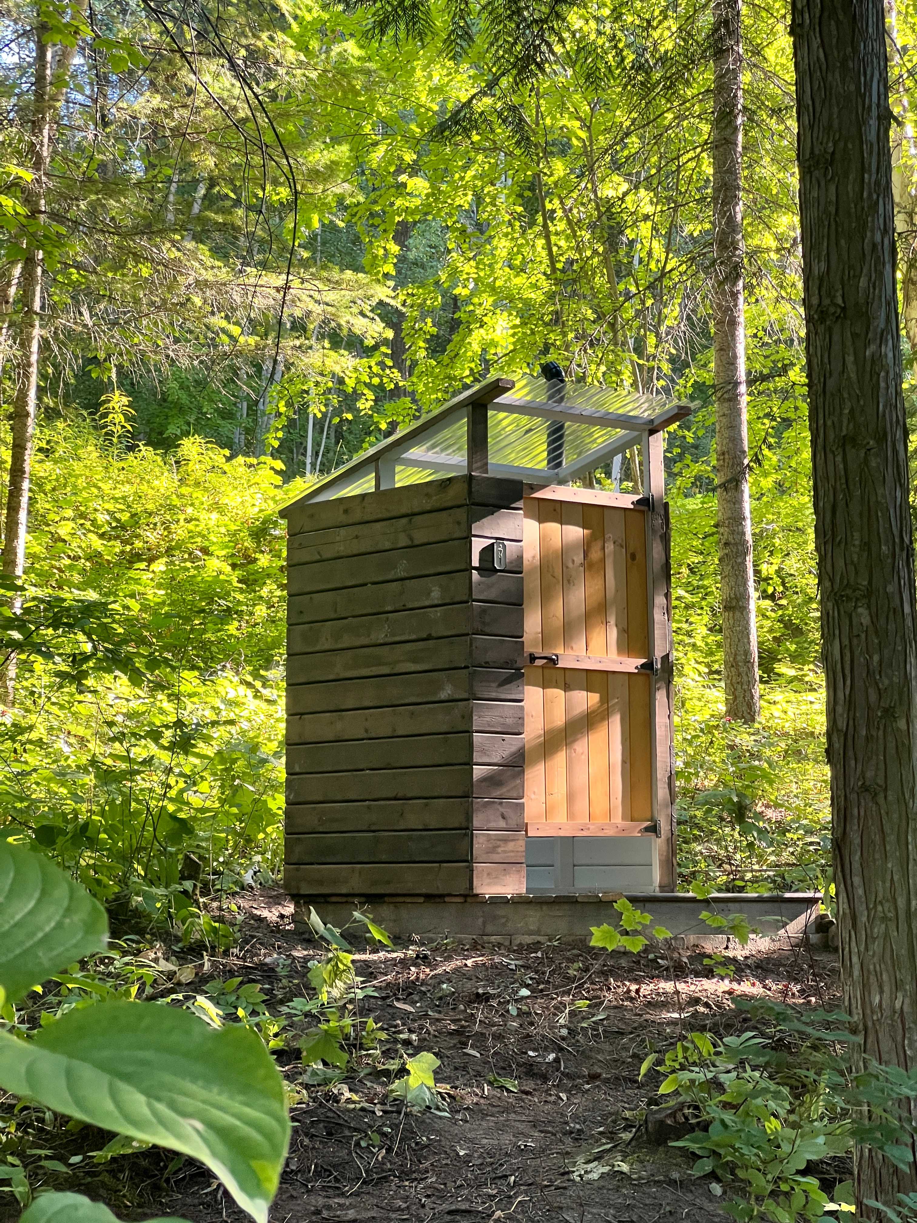 TinyRetreat: Off-Grid Forest Reset