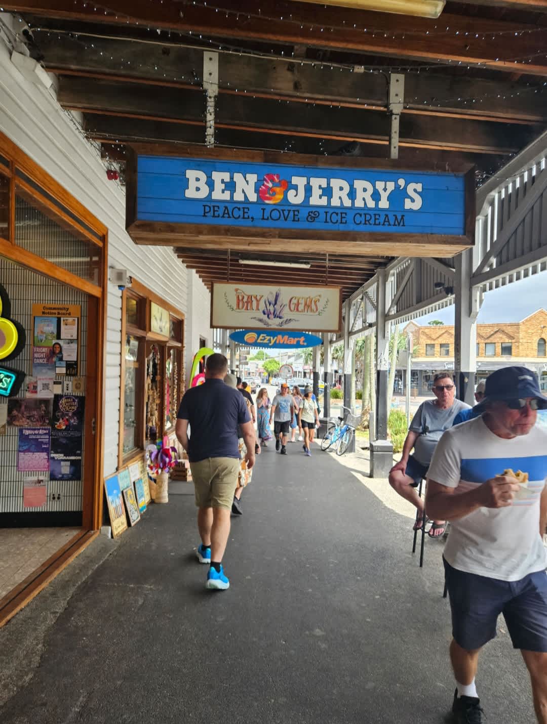 260320 - shopping in Bryon Bay is unique but definately worth the visit.