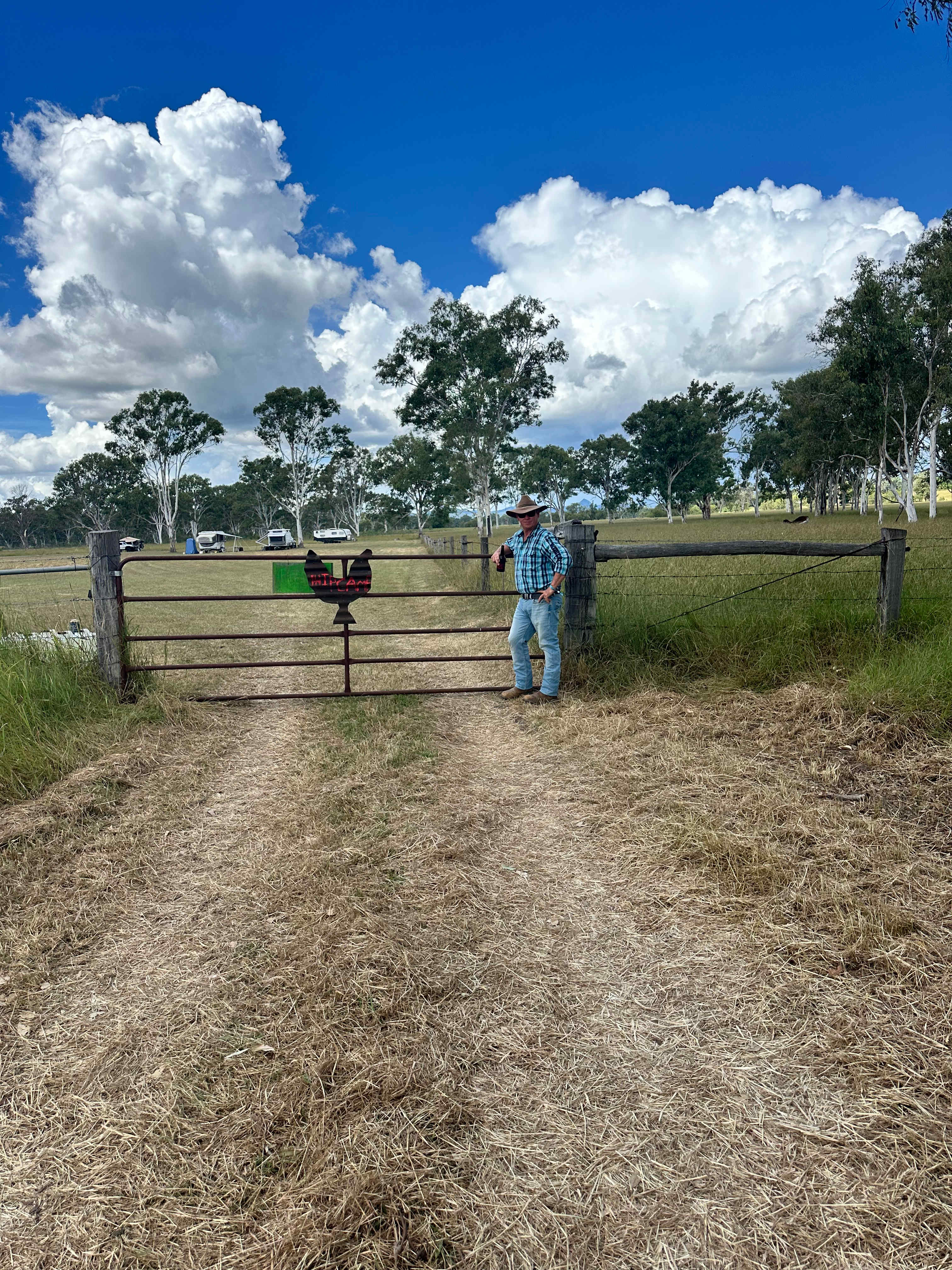 Camping near Willowbank Raceway