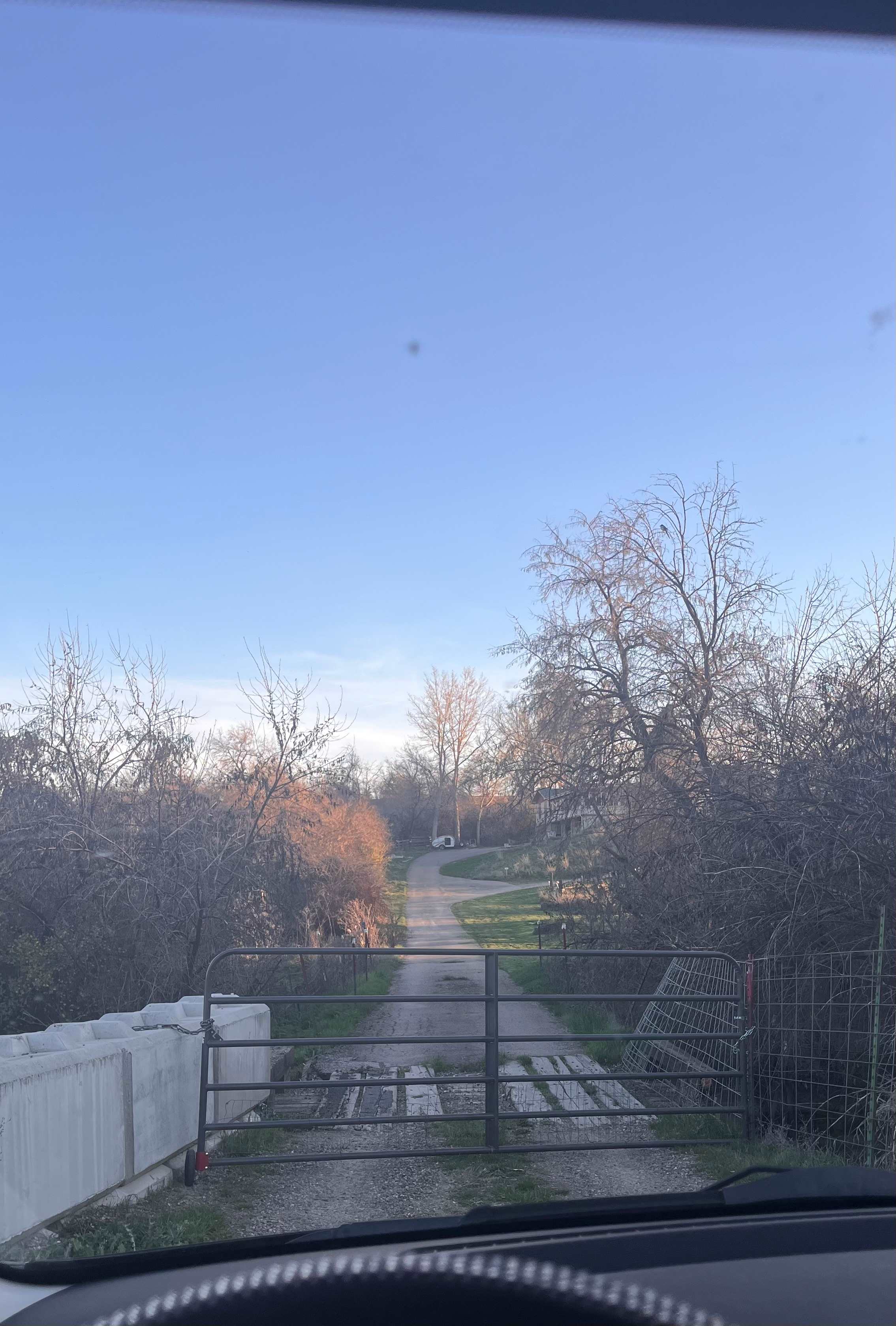 Be aware that there is a gate to unchain and rechain when coming and going (not locked)