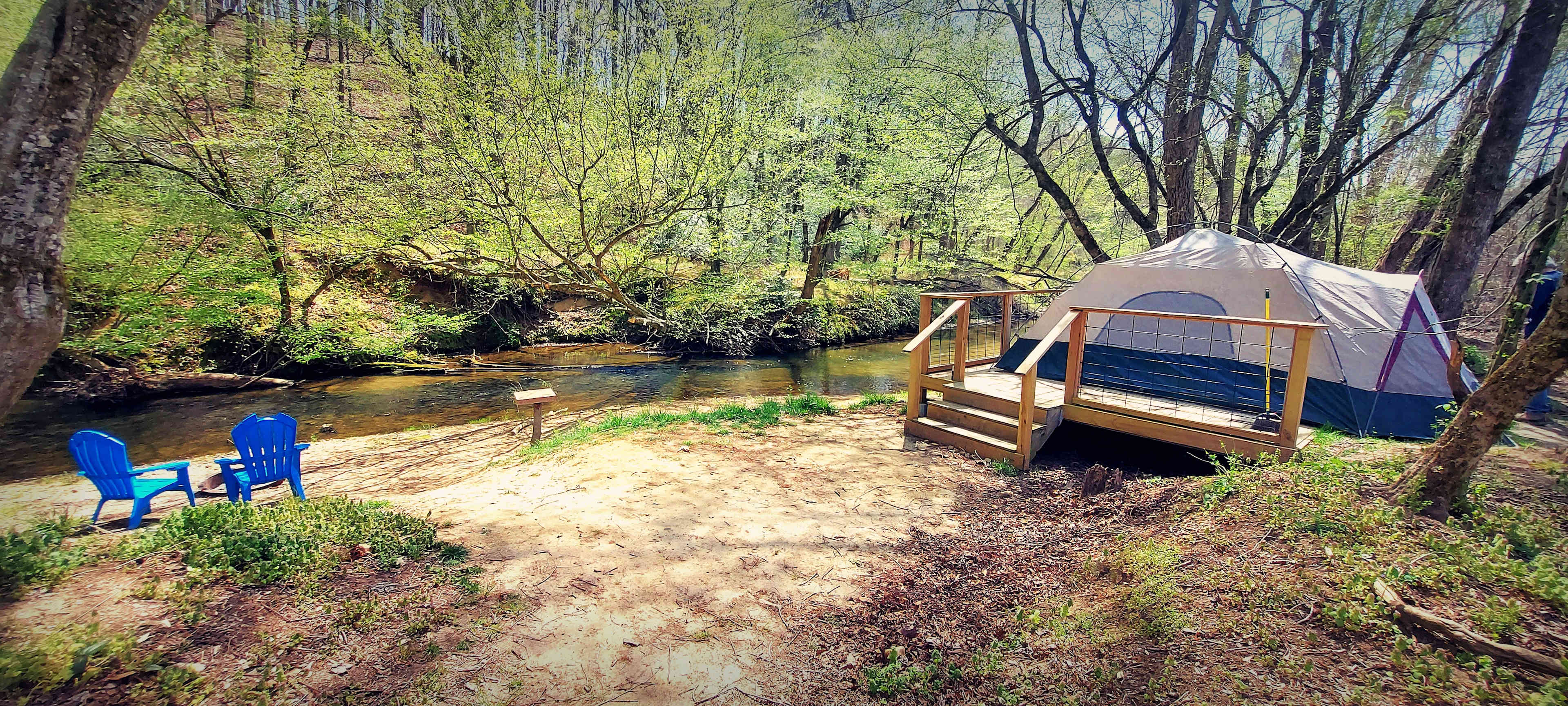 Broken Oak Riverside Getaway