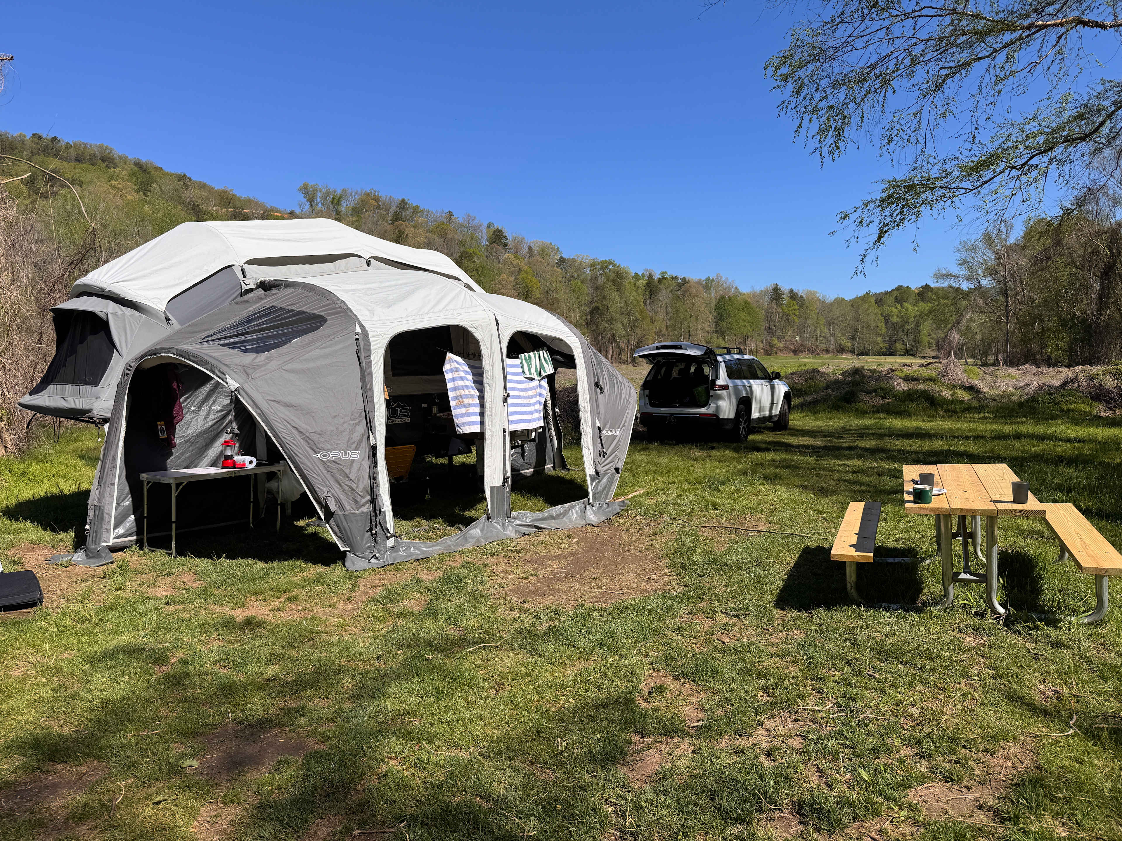 Broken Oak Riverside Getaway