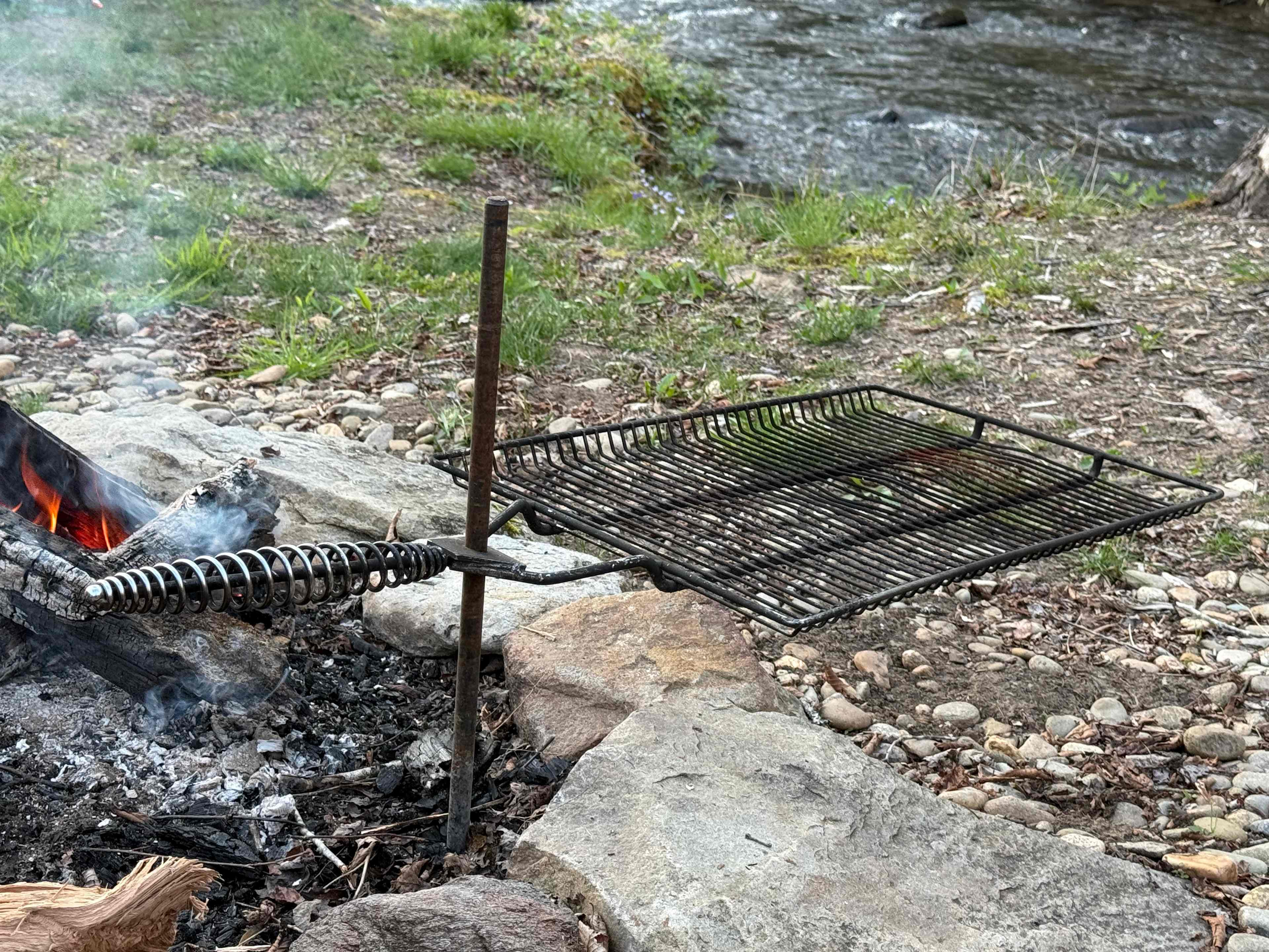 Grill grate cooking surface for those campfire cooking.
