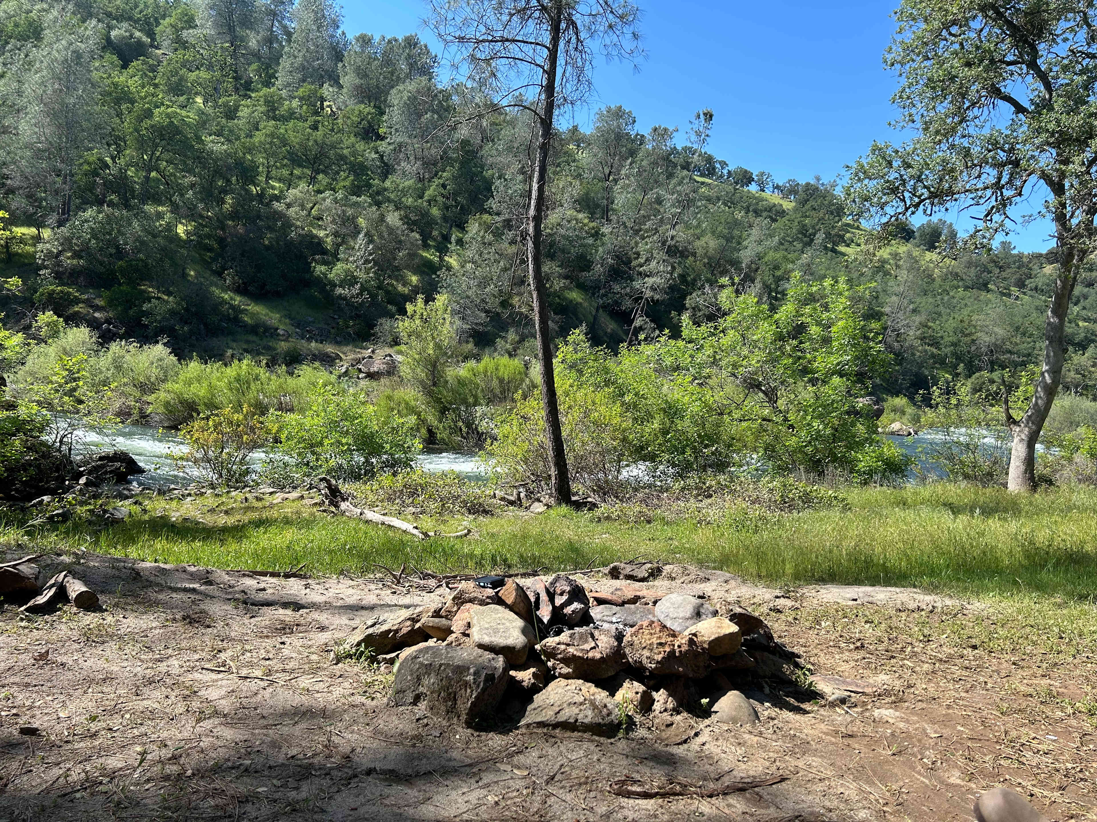 Proximity from the fire pit to the river