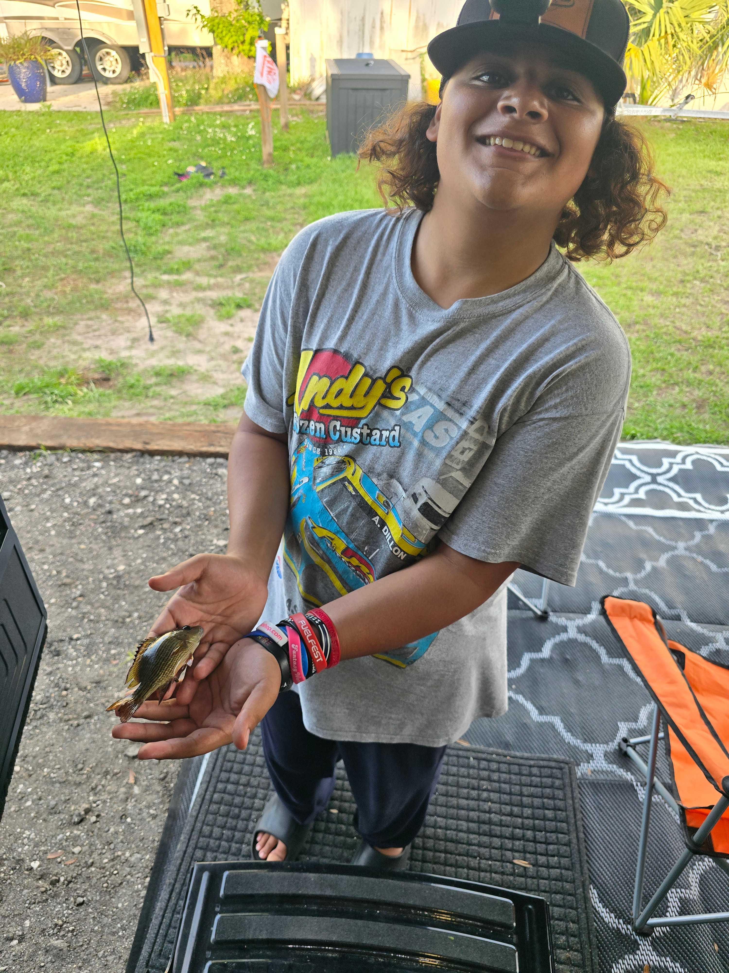 Camp w/ manatees. Full hook up!