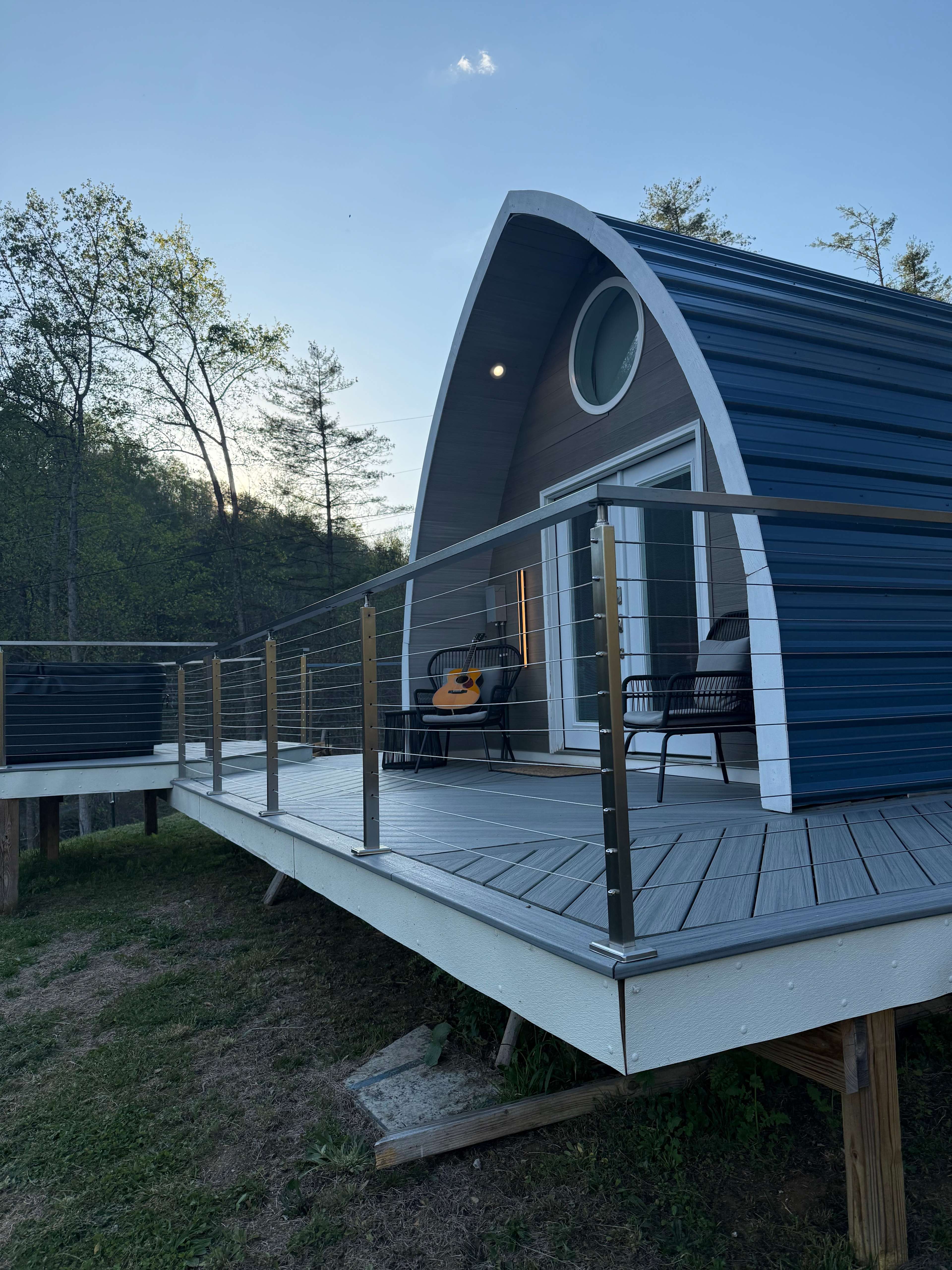 Romantic, hot tub, pet friendly