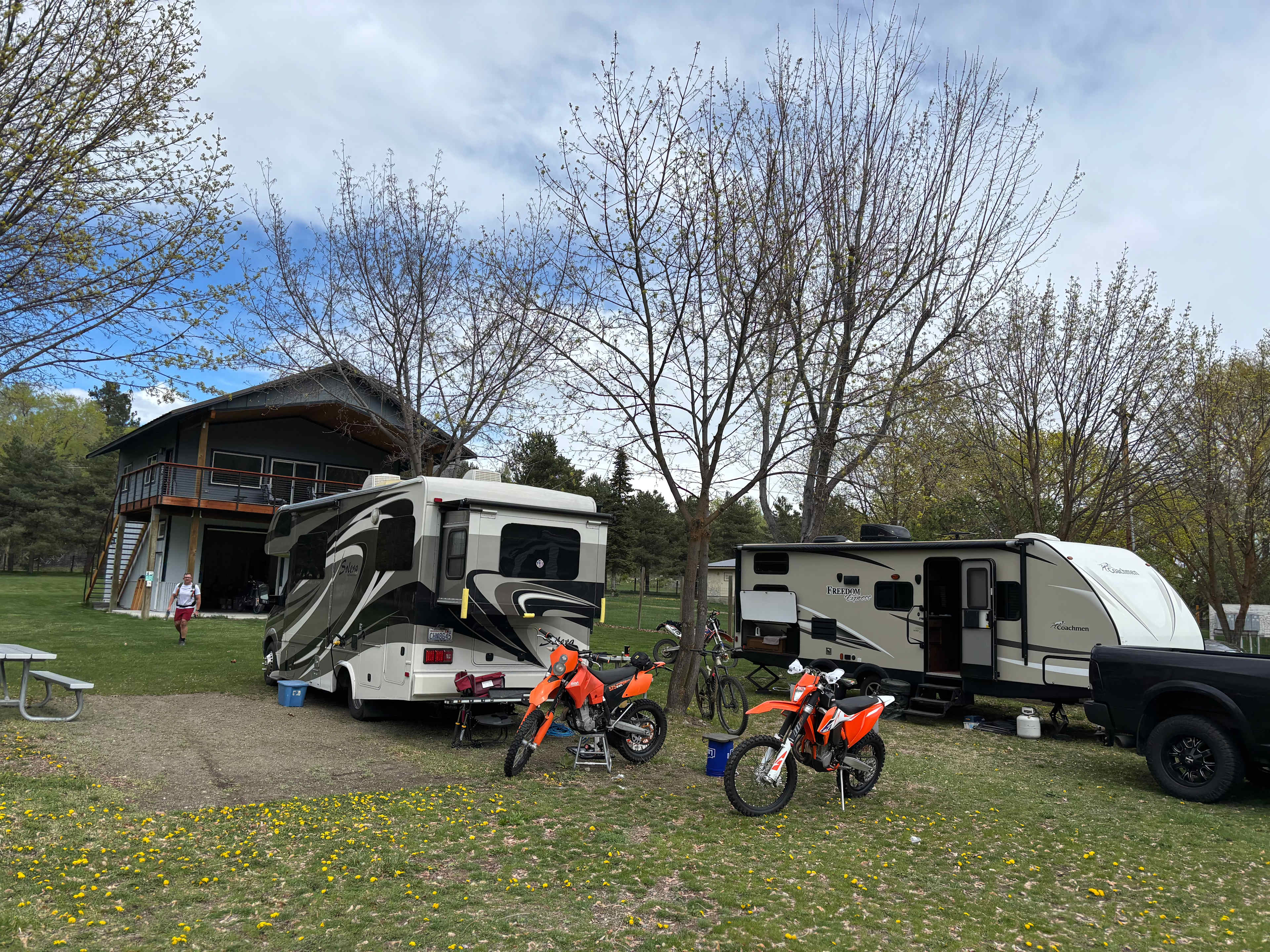 Lakeside Getaway At Spectacle Lake